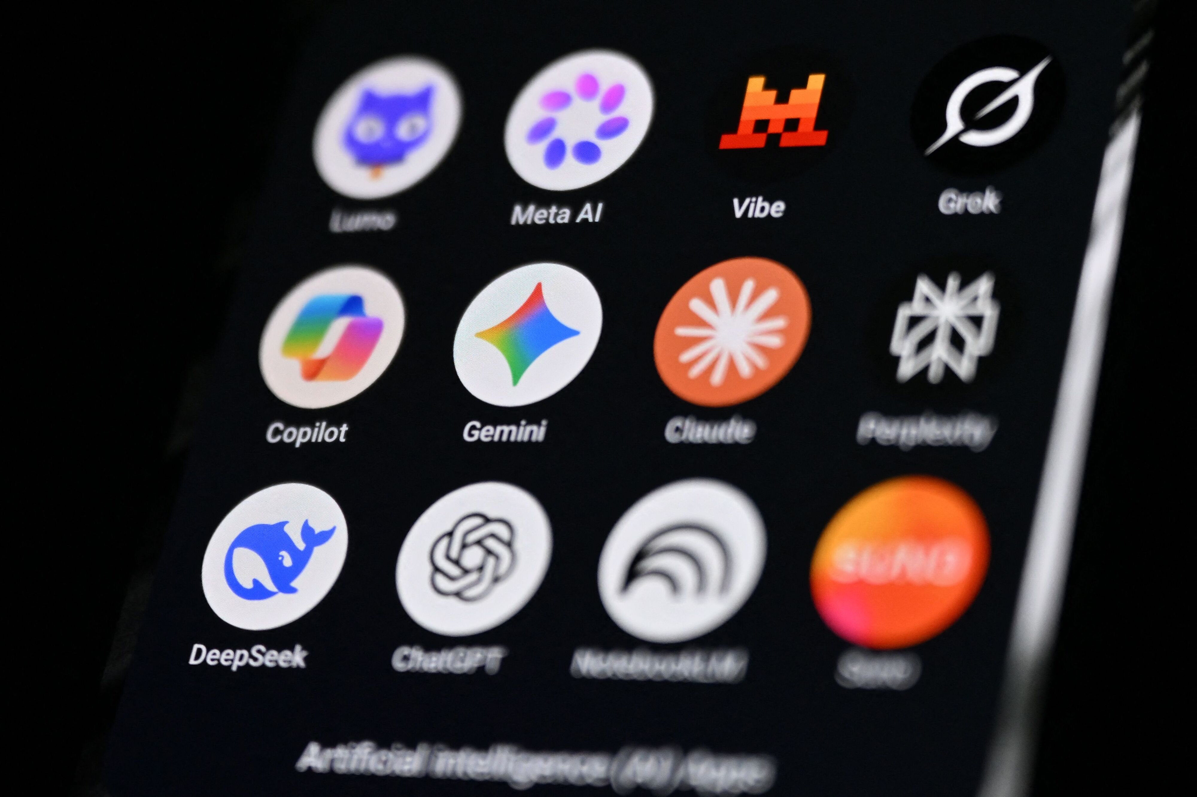 Der findes mange sprogmodeller som for eksempel OpenAI's ChatGPT og Googles Gemini. Ud fra data trænes sprogmodellerne i at genere svar baseret på brugernes spørgsmål. (Arkivfoto).