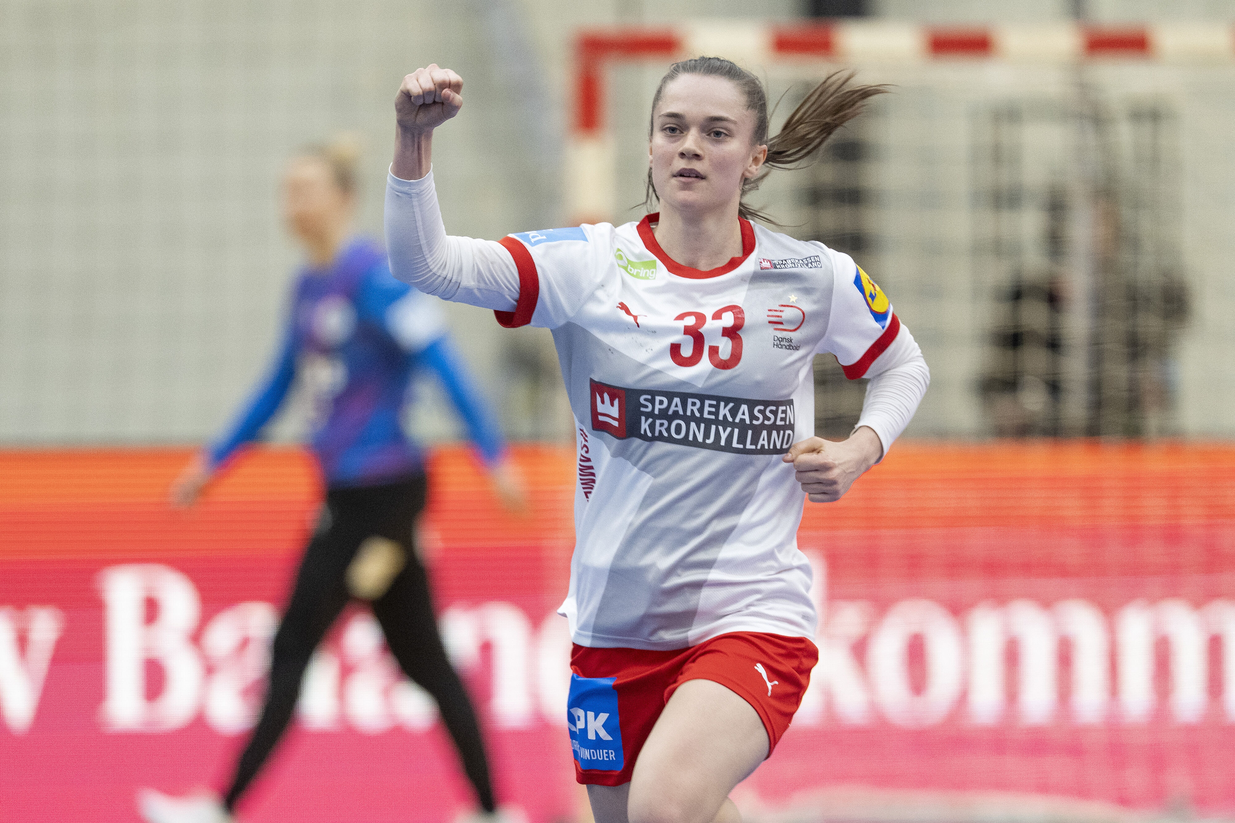 Fløjspilleren Emma Friis var sikkerheden selv på sine straffekast mod Rumænien. Søndag venter Norge. (Arkivfoto).