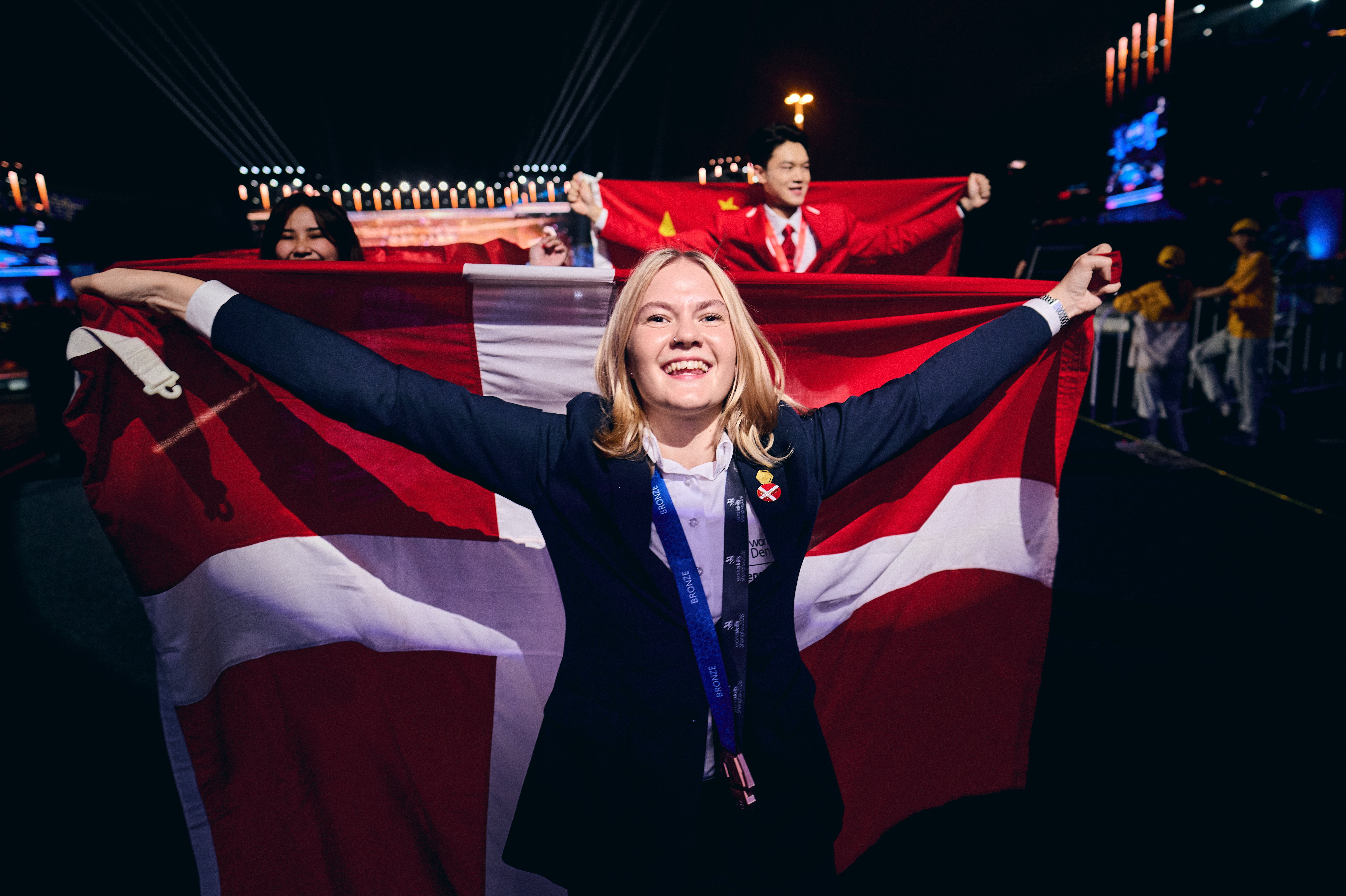 Linnea Lind Lehner kan tage hjem fra Shanghai med en bronzemedalje i bagagen, efter hun søndag blev kåret som den tredjebedste unge tjener i verden.
