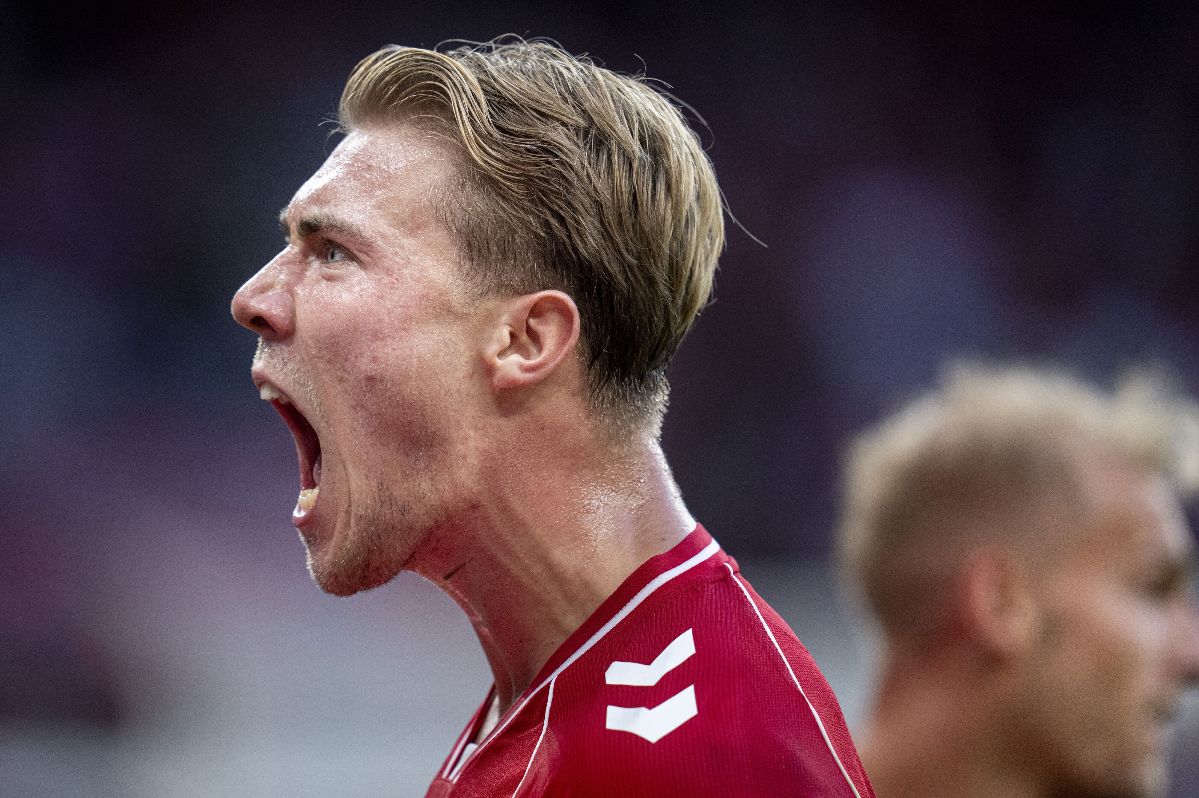Rasmus Højlund jublede og blev annonceret som målscorer til 1-0 i Parken. Men dommeren har noteret det som et selvmål af Ben Davies.