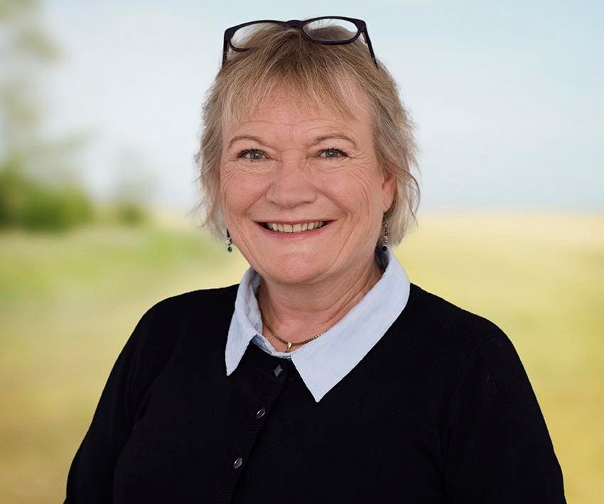 Borgmester Hanne Pigonska deler sine tanker om sangene og reflekterer over sin rolle som borgmester i Odsherred mellem numrene.