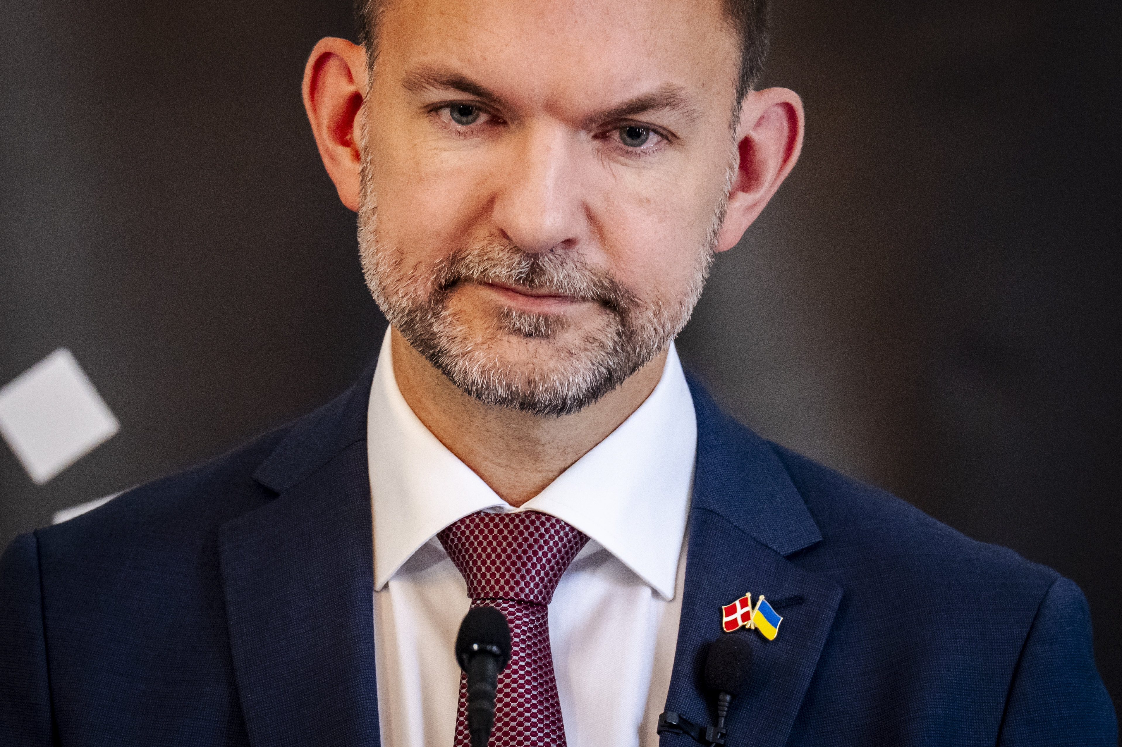 Forsvarsminister Jeppe Bruus (S) diskuterer mandag, hvordan EU kan imødegå hybridangrebene fra Rusland, som ventes at fortsætte i den kommende tid (Arkivfoto).