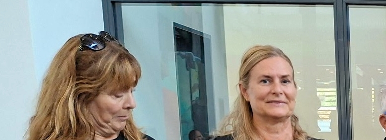 FrFrivilligcenter Allerøds selvhjælpsindsats ved Alice Silkjær (yderst th.) blev den ene modtager af frivilligprisen. - Allerød Kommune FrFrivilligcenter Allerøds selvhjælpsindsats ved Alice Silkjær (yderst th.) blev den ene modtager af frivilligprisen.