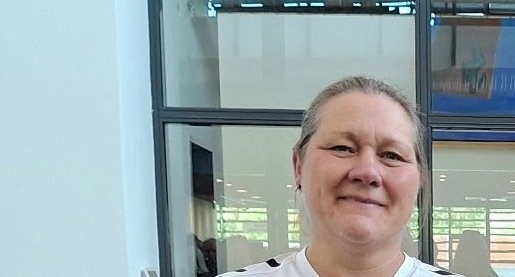 Karin Due (tv.) fra Allerød Håndbolds Lykkeliga-hold fik også årets frivilligpris for sit kæmpestore engagement. - Allerød Kommune Karin Due (tv.) fra Allerød Håndbolds Lykkeliga-hold fik også årets frivilligpris for sit kæmpestore engagement.