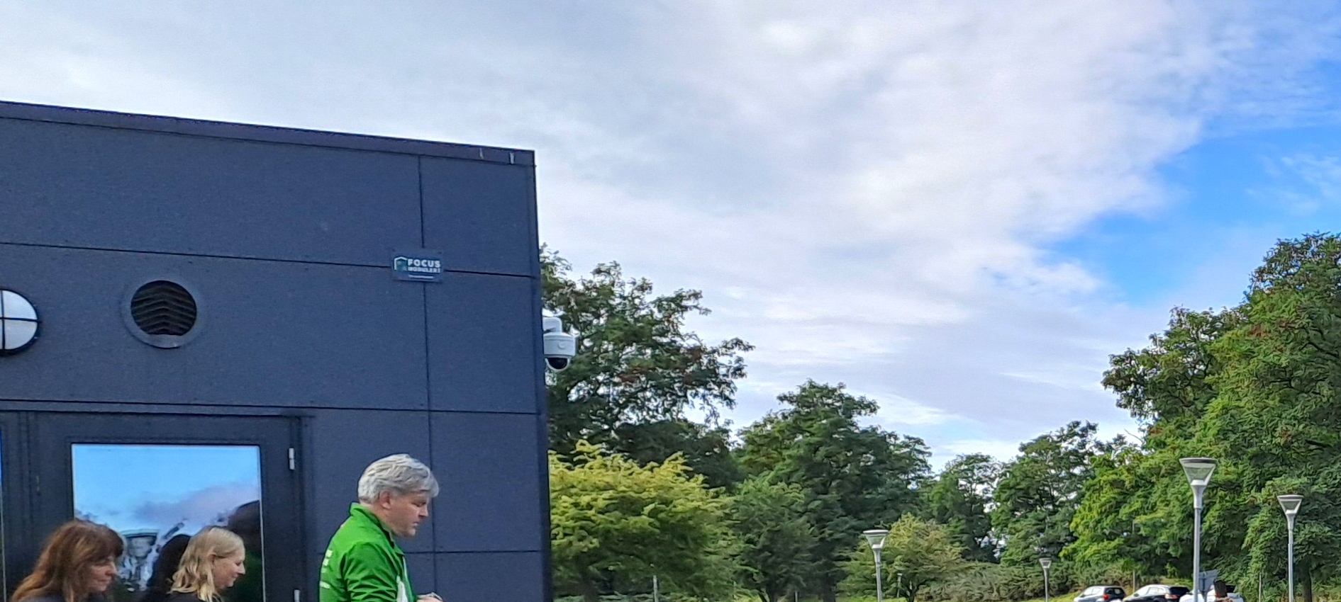 Borgmester Thomas Lykke Pedersen og udvalgsformand Charlotte Sander sørgede for at sende løberne godt af sted. - Fredensborg Kommune og Nivå Trim Borgmester Thomas Lykke Pedersen og udvalgsformand Charlotte Sander sørgede for at sende løberne godt af sted.