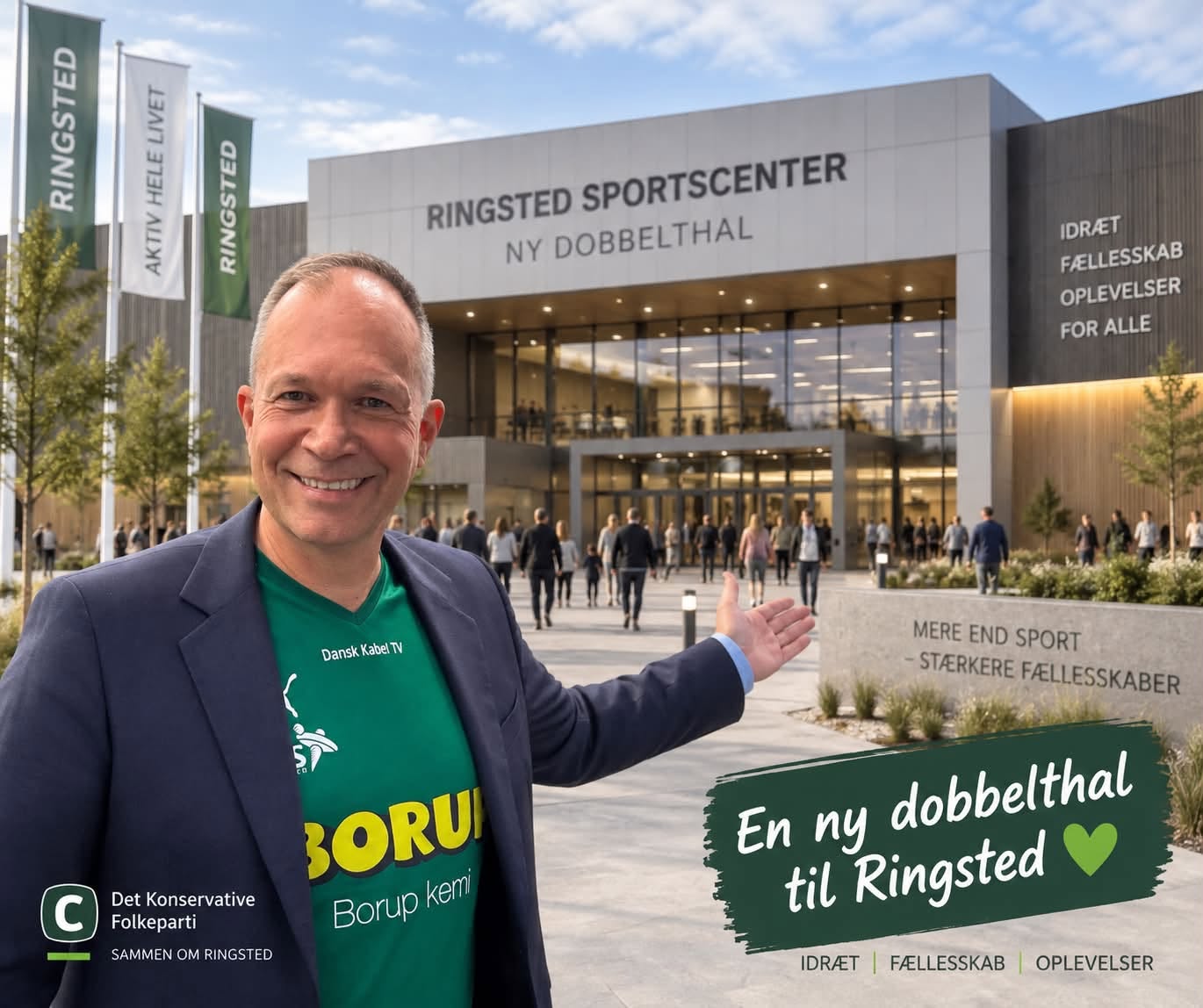 DETTE BILLEDE ER AI-GENERERET. Per Nygaard (K) lagde 23. september dette AI-genererede billede på Facebook, hvor han poserer foran den dobbelthal, som byrådet i budget 2027-30 har besluttet skal opføres. Det møder nu kritik fra to af landets førende eksperter på området.