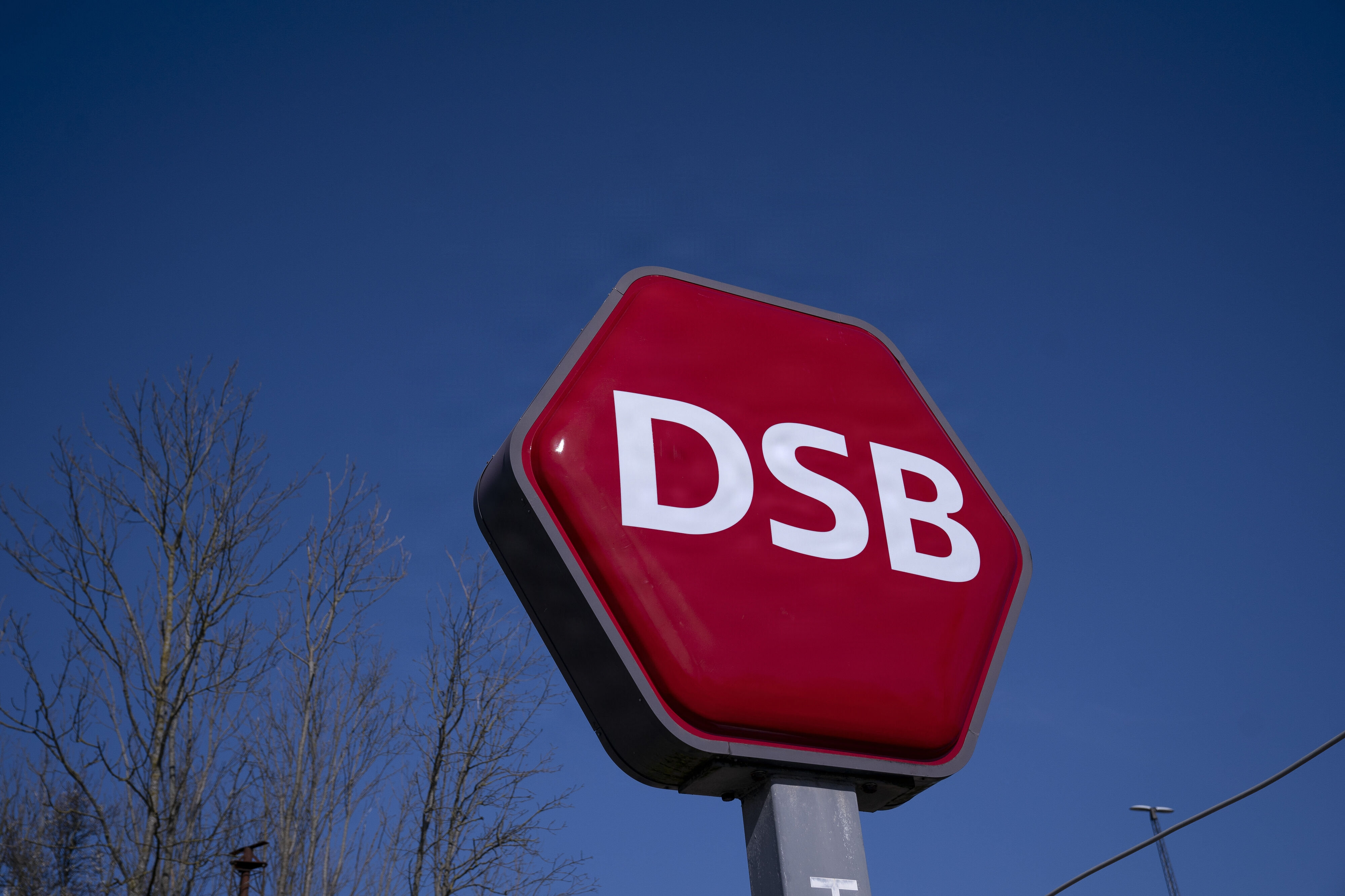 Mandag eftermiddag kører der færre tog mellem Ringsted og Slagelse samt Esbjerg og København. DSB forventer at togtrafikken kører normalt efter klokken 20.00 mandag aften. (Arkivfoto).