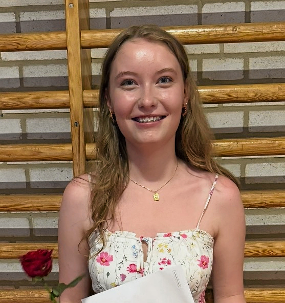 - Vi bliver fortalt, at vi skal tage ansvar for vores fremtid, men samtidig bliver vi hele tiden mindet om, at vi stadig kun er børn, skriver Sofia Bill.