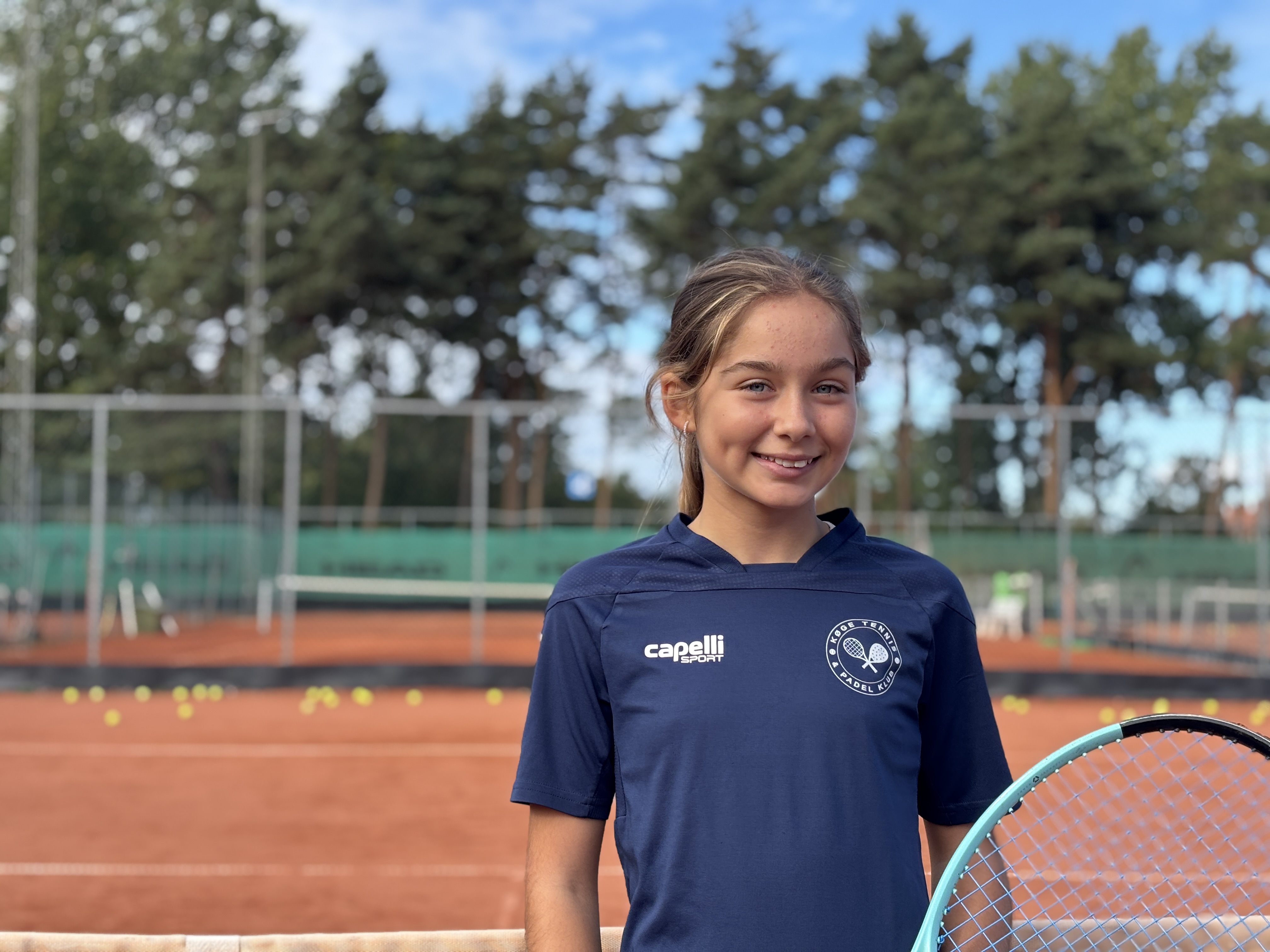 Asya Hun Köroglus glæde for tennis er åbenlys, når man møder hende på tennisbanen.