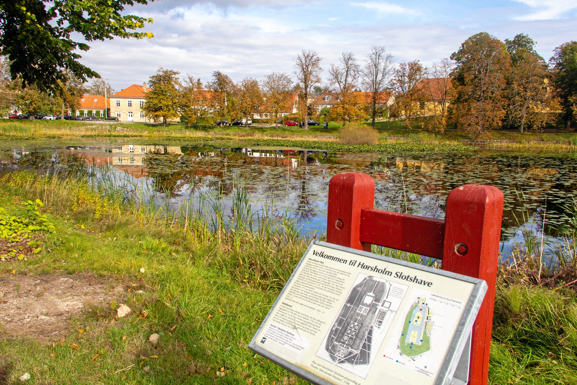 Hørsholm Slotshave er et dejligt sted at gå tur.