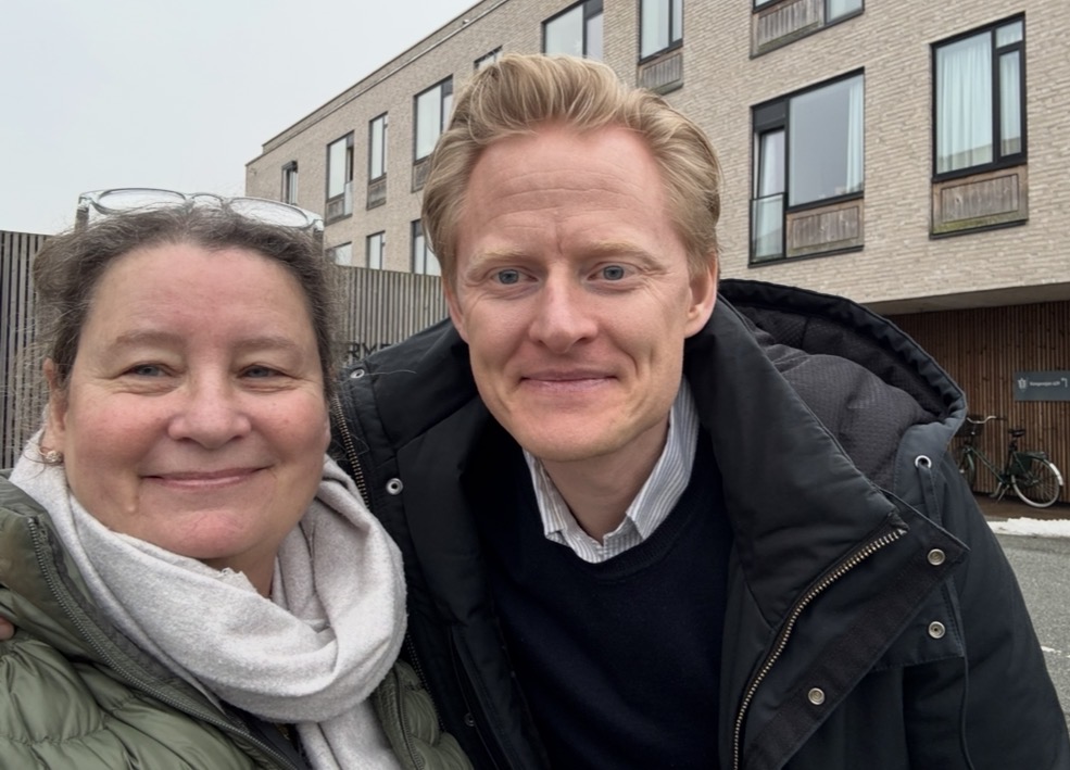 Anette Maj Billesbølle (S) og Martin Barfoed (K) er enige om, at indsatsen for borgere med demens og deres pårørende skal forbedres.