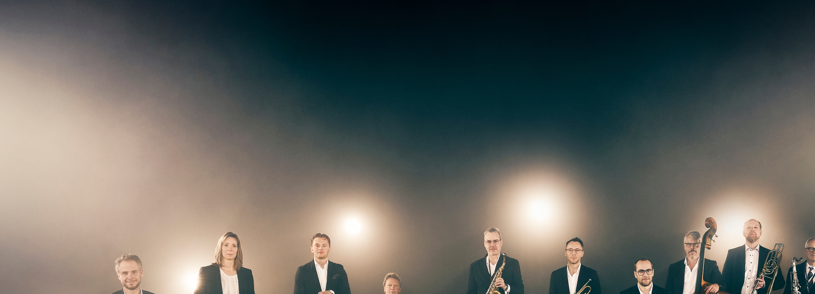 DR Big Band åbner sæsonen med seks koncerter, og udover musikken fra Frames vil bandet også tage numre fra deres store jazzarkiv og markere deres 60-års jubilæum. - Emilia Therese DR Big Band åbner sæsonen med seks koncerter, og udover musikken fra Frames vil bandet også tage numre fra deres store jazzarkiv og markere deres 60-års jubilæum.