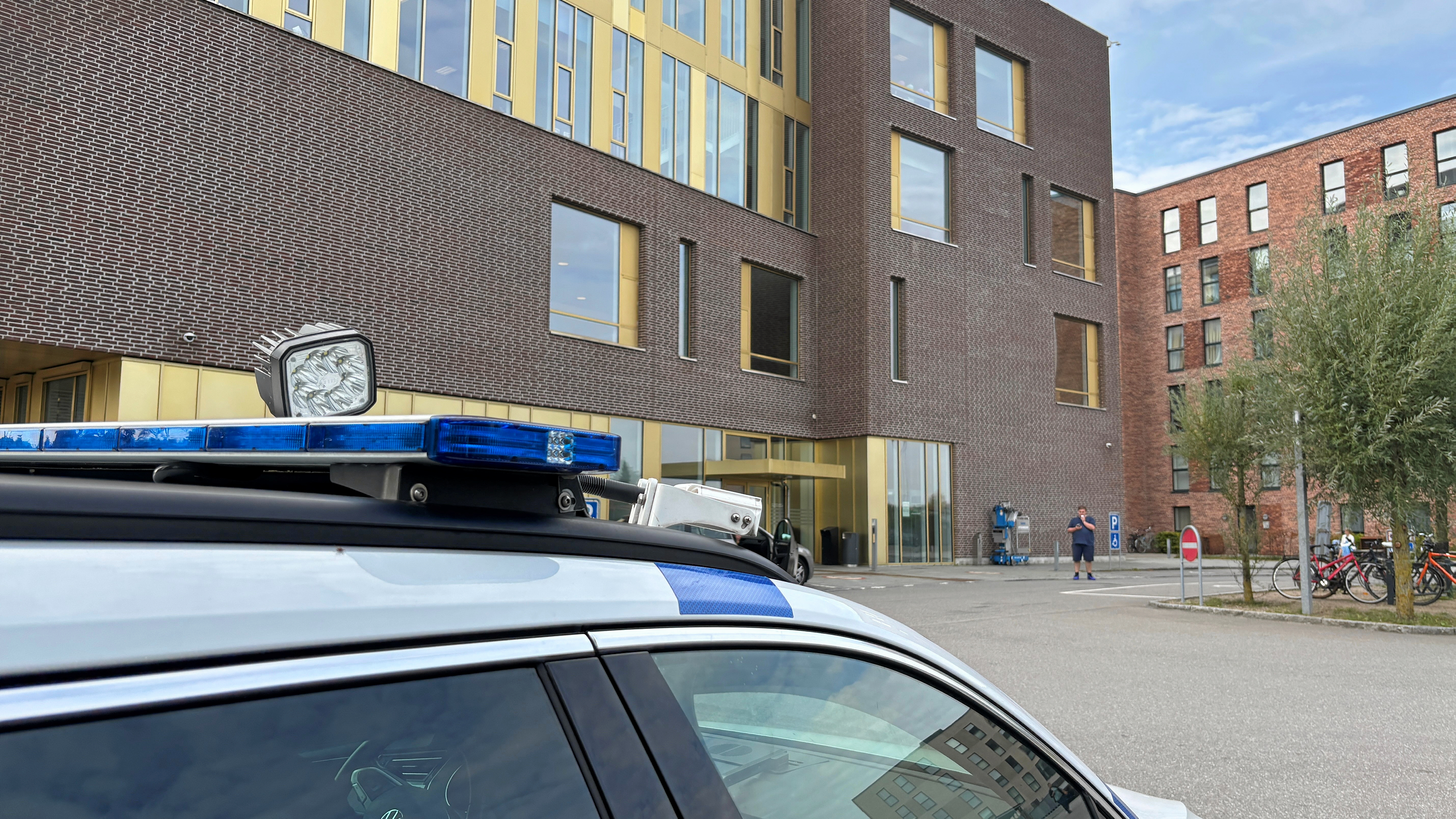 Tre mænd er anholdt og fremstilles i grundlovsforhør i Retten i Roskilde i løbet af fredagen.