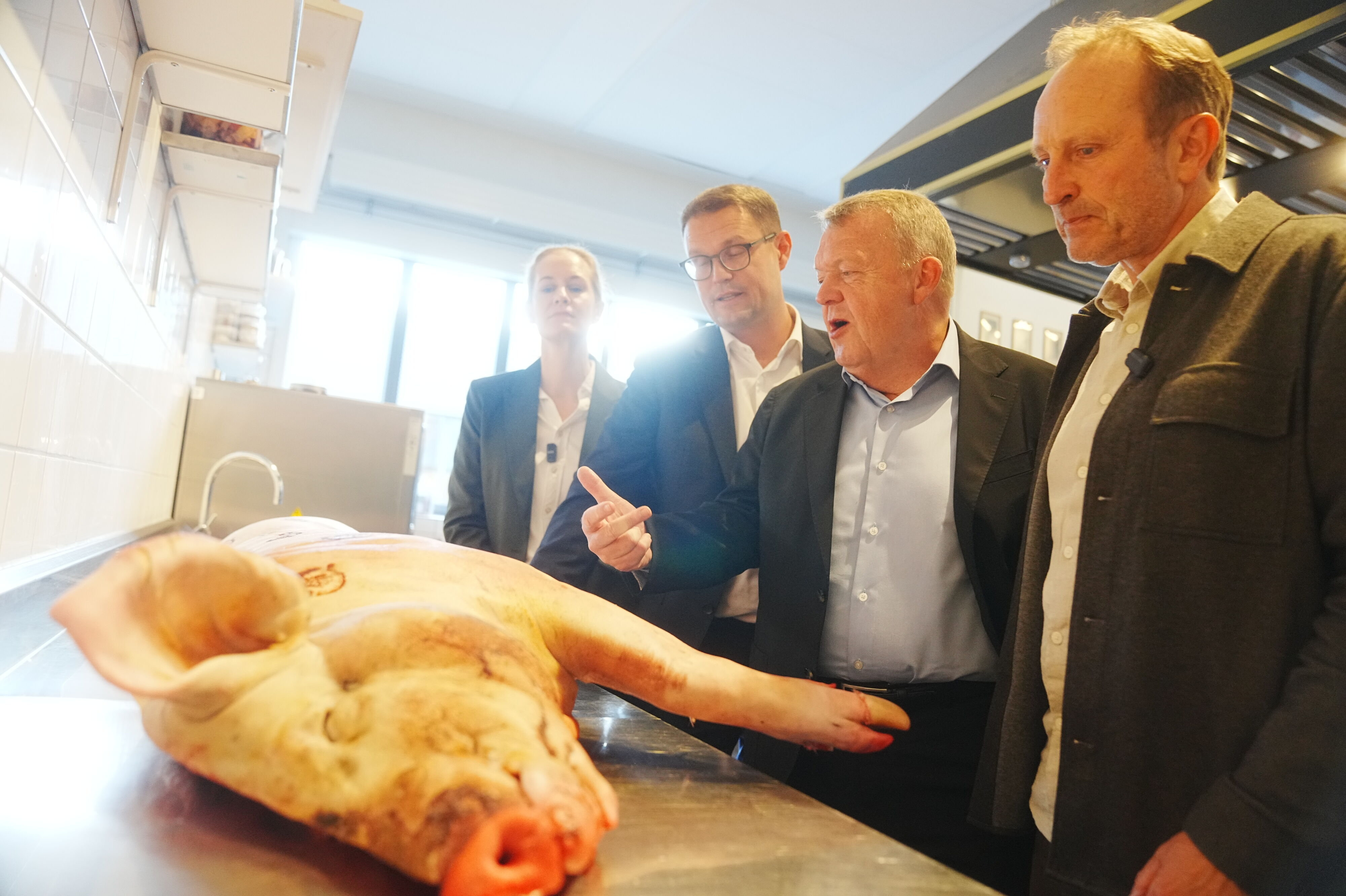 Fire ministre har onsdag præsenteret seneste nyt om den såkaldte grisefirepart på Hotel- og Restaurantskolen i Valby.