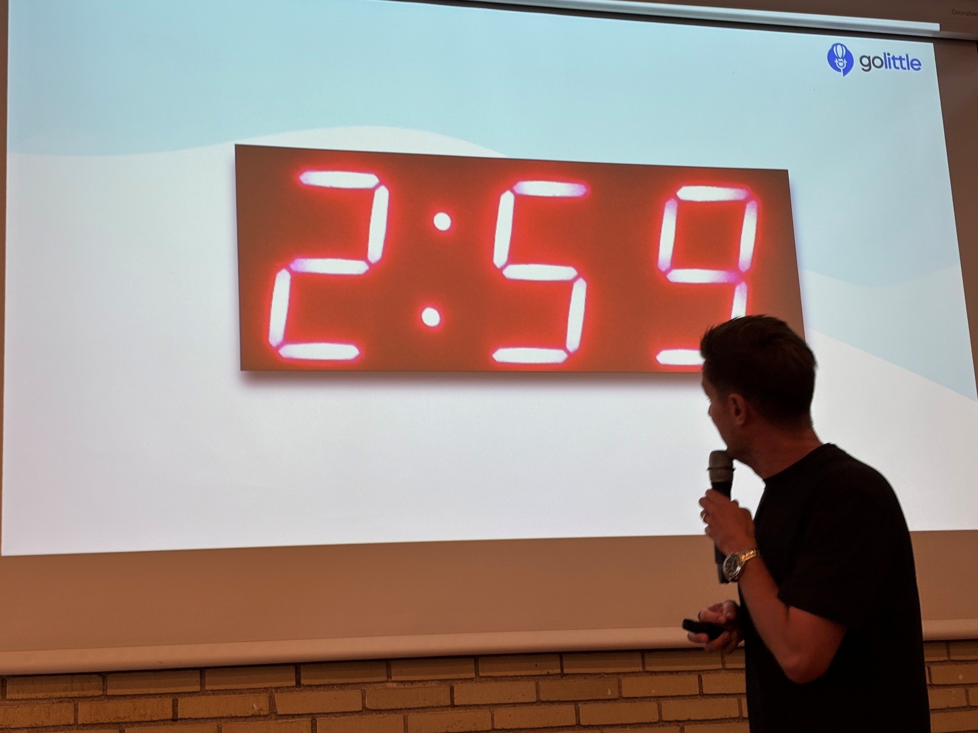At vækkeuret hver morgen ringede 2:59 gjorde, at Morten Resen sagde op som vært på Go' Morgen Danmark for at lave noget andet, som passede bedre sammen med et familieliv.