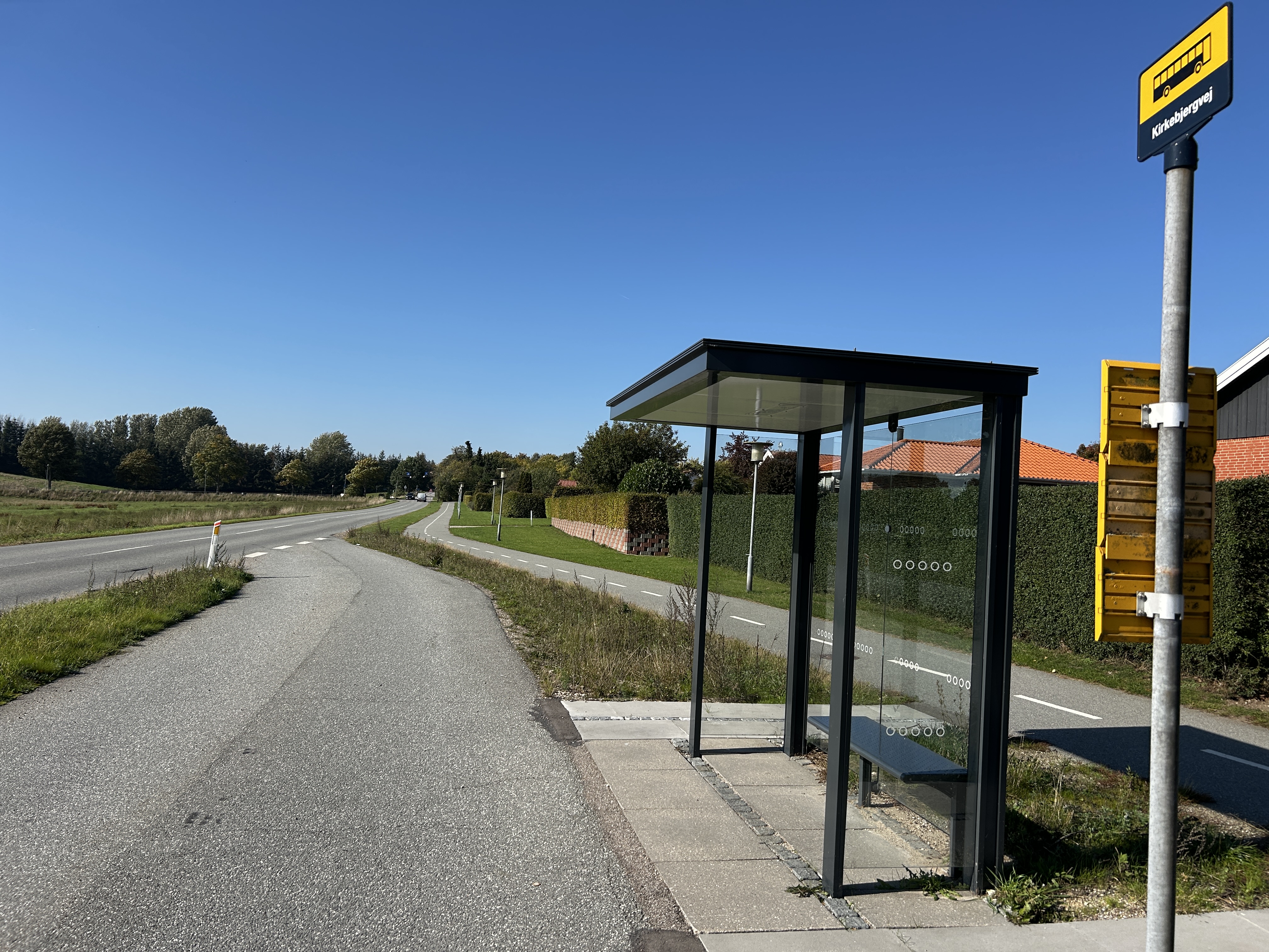 To ubehagelige hændelser har angiveligt fundet sted ved busstoppestedet Kirkebjergvej i Ejby.