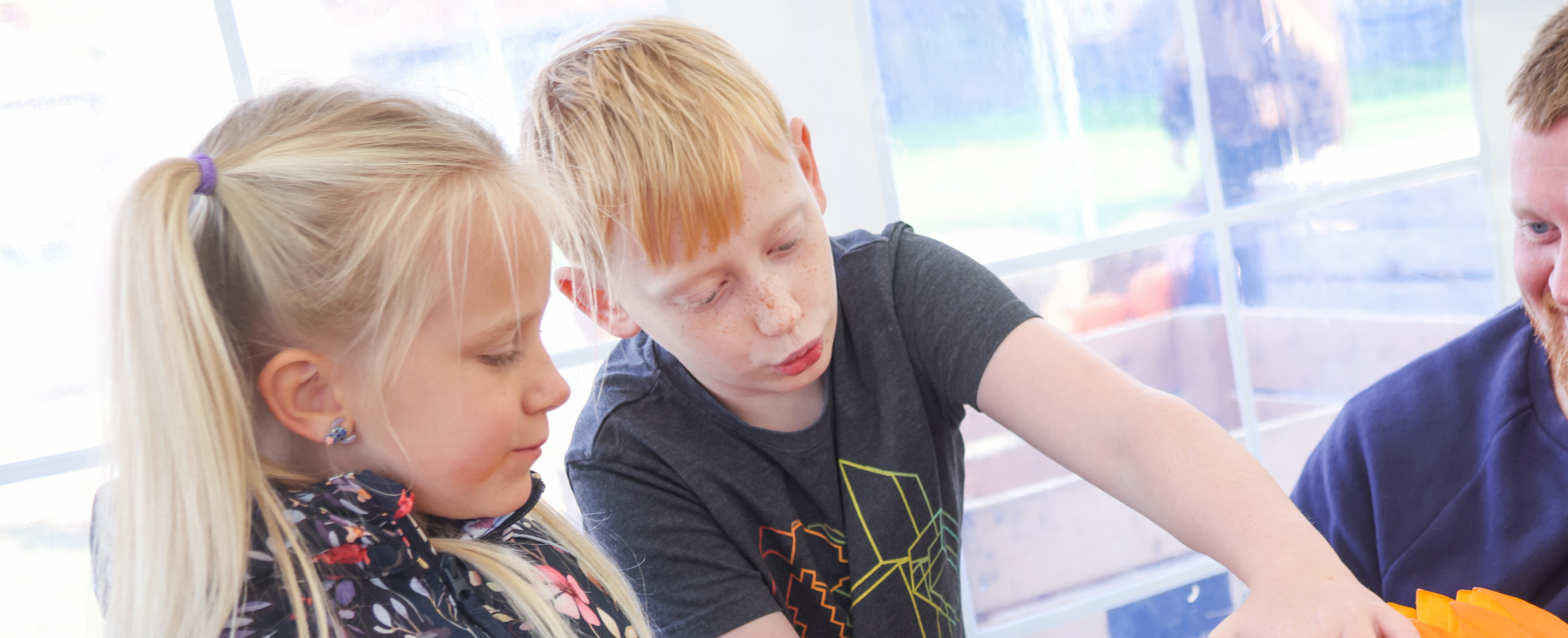 I græskarfestivalens store kreatelt kan man blandt andet nyde lidt godt til ganen fra græskarbaren. Teltet danner også rammerne omkring en græskarworkshop. Her et glimt fra sidste år. - Arkiv/Evan I græskarfestivalens store kreatelt kan man blandt andet nyde lidt godt til ganen fra græskarbaren. Teltet danner også rammerne omkring en græskarworkshop. Her et glimt fra sidste år.