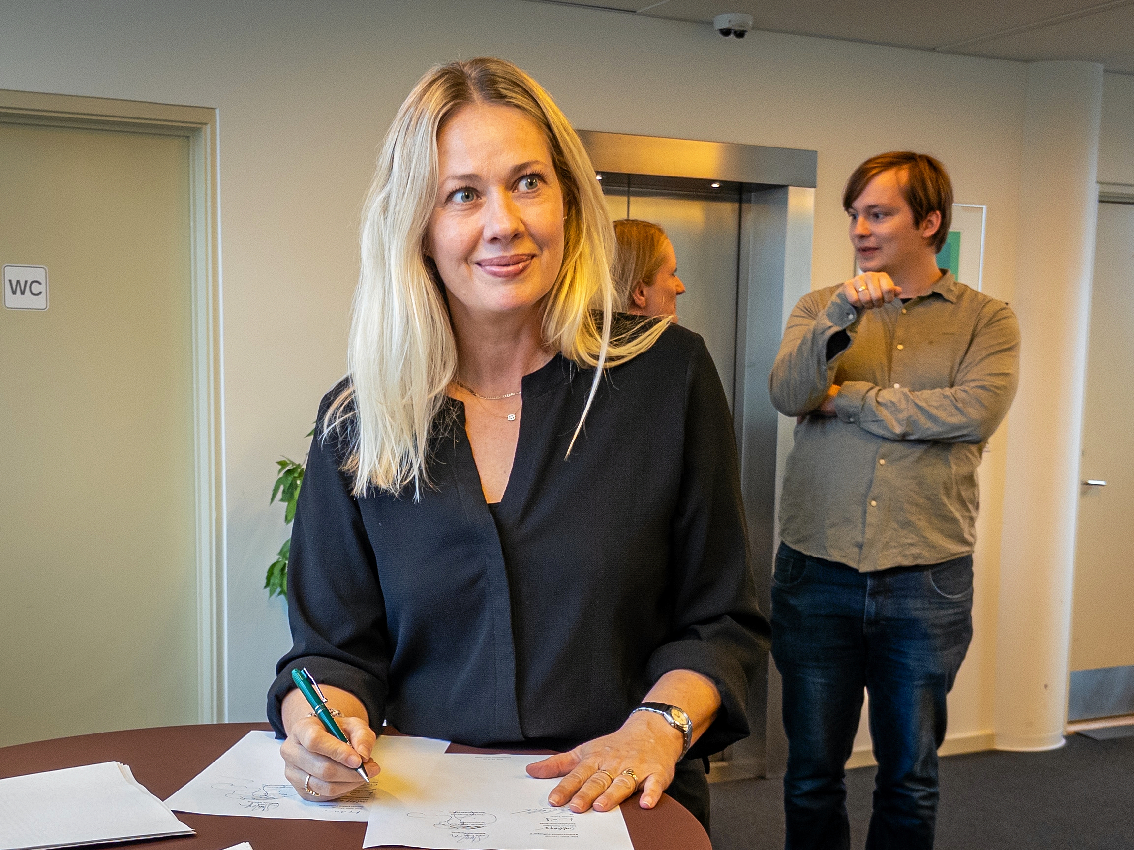 Konservativ gruppeformand Maj Allin Thorup har underskrevet budgetaftalen 2027-2030.