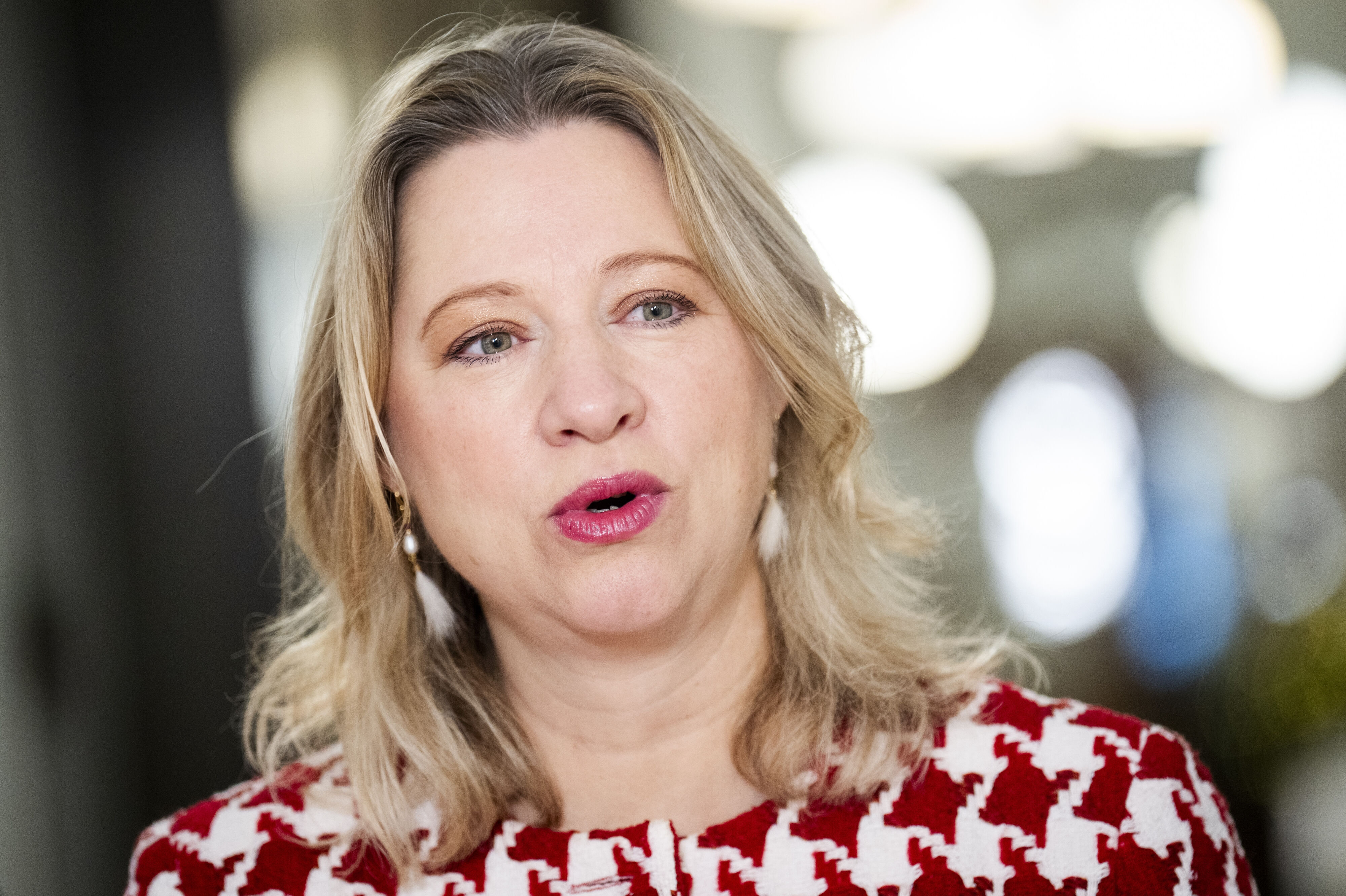 Sophie Hæstorp Andersen (S) vil blandt andet bruge pengene fra Radio IIII på, at TV 2 Kosmopol kan lave en lokal redaktion på Vestegnen og en i det nordsjællandske. (Arkivfoto).