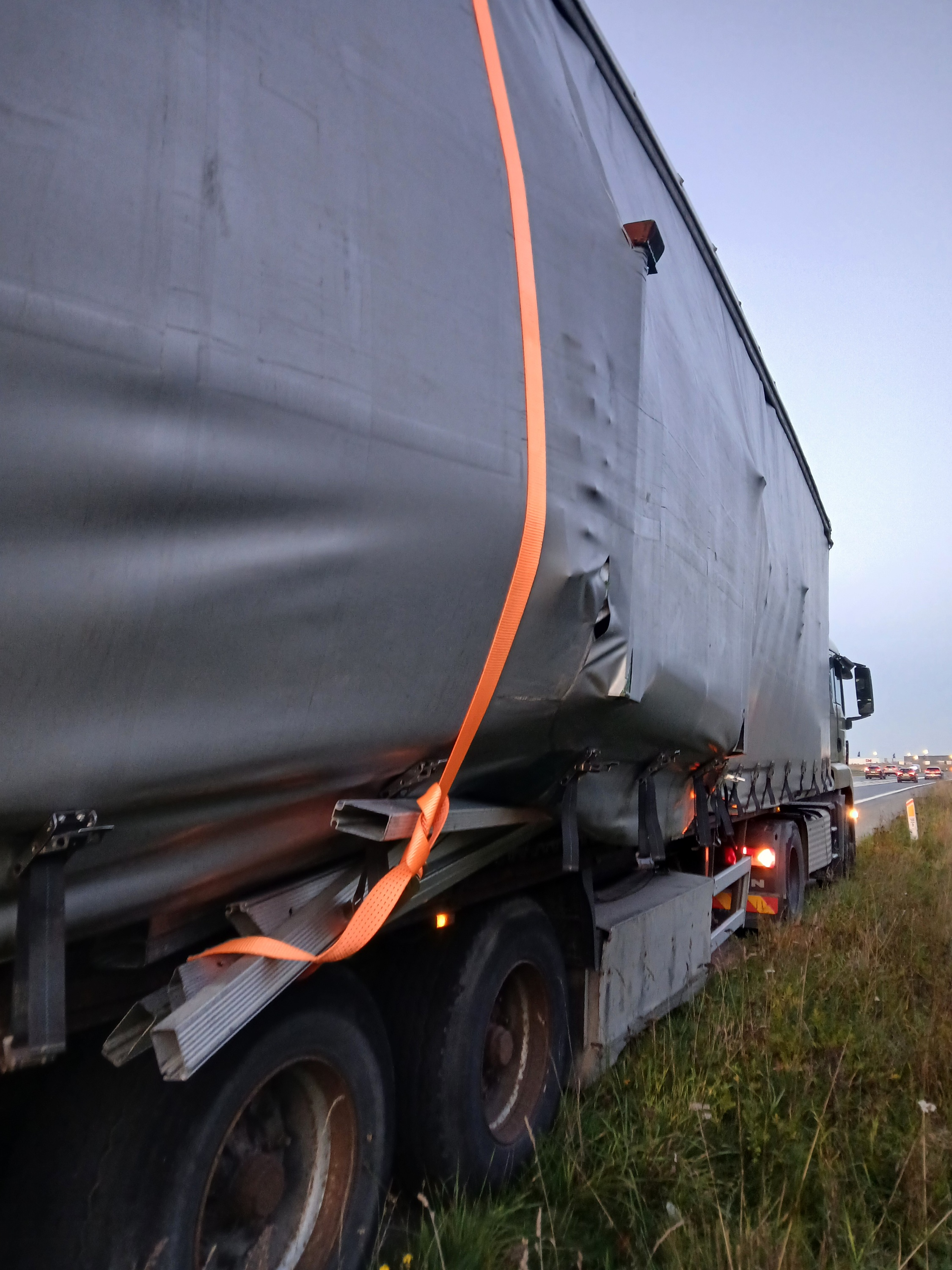 Sådan så lasten ud, da politiet fik standset lastbilen på motorvejen ved Ringsted.
