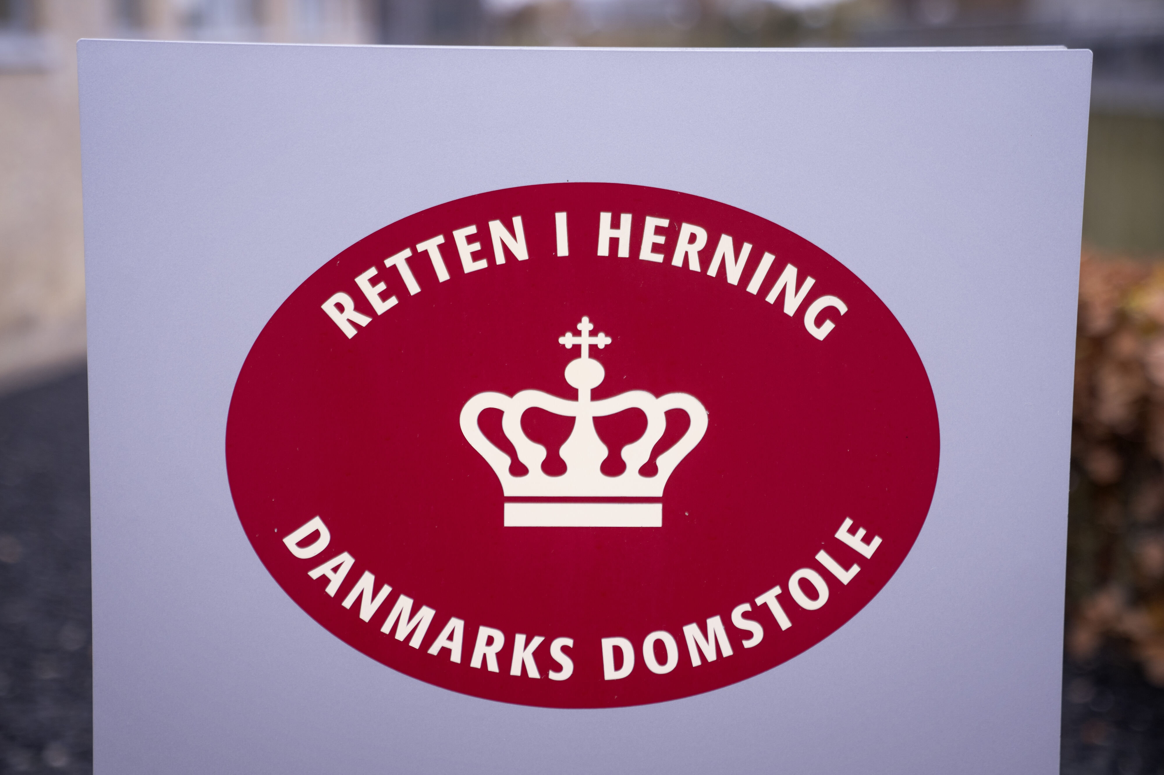 To mænd var torsdag i grundlovsforhør i Retten i Herning. Retten besluttede, at de skulle varetægtsfængsles i fire uger. (Arkivfoto).