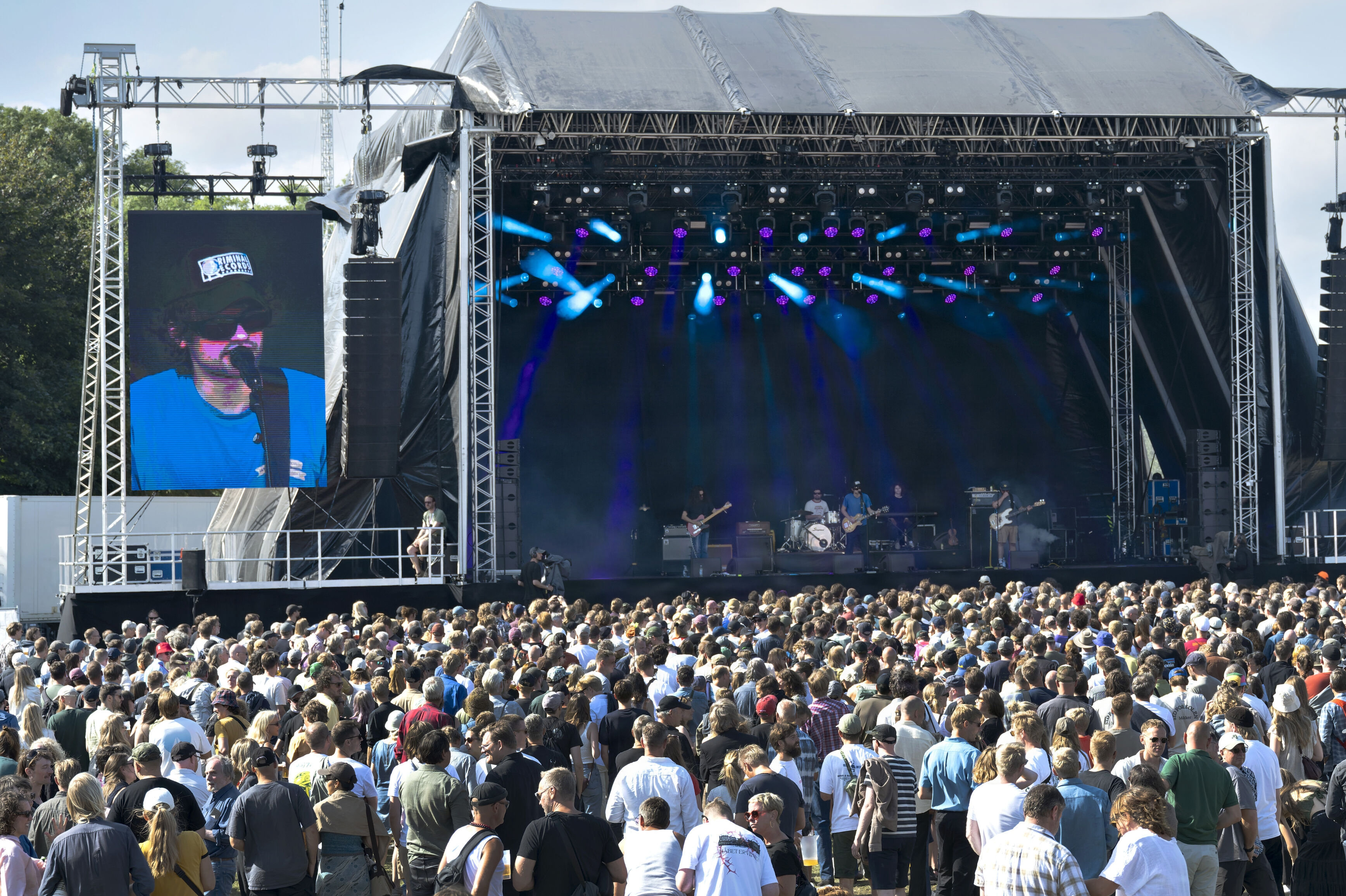 Syd for Solen har haft besøg af mange internationale kunstnere siden starten i 2022. Her ses amerikaneren MJ Lenderman, der spillede på festivalen i 2025. (Arkivfoto).