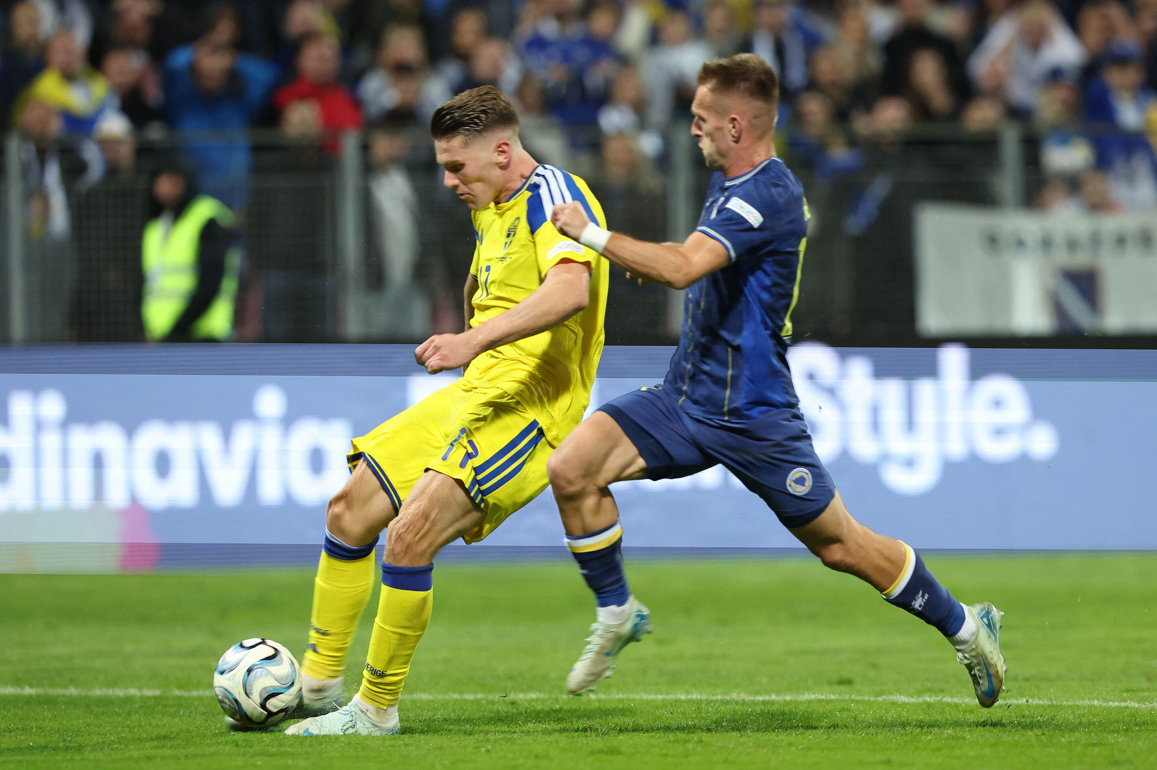 Viktor Gyökeres kanonerede bolden i netmaskerne, da han fredag aften bragte Sverige foran med 1-0 mod Bosnien-Hercegovina.