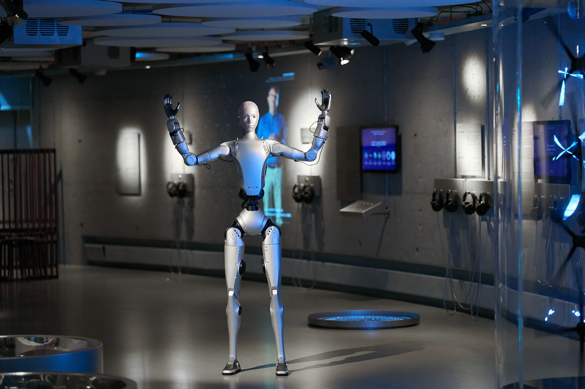 To robotter vil nu være til stede på Planetarium. Robotterne vil være i stand til at tale og give hånd, siger Mette Broksø Thygesen, administrerende direktør for Planetarium.