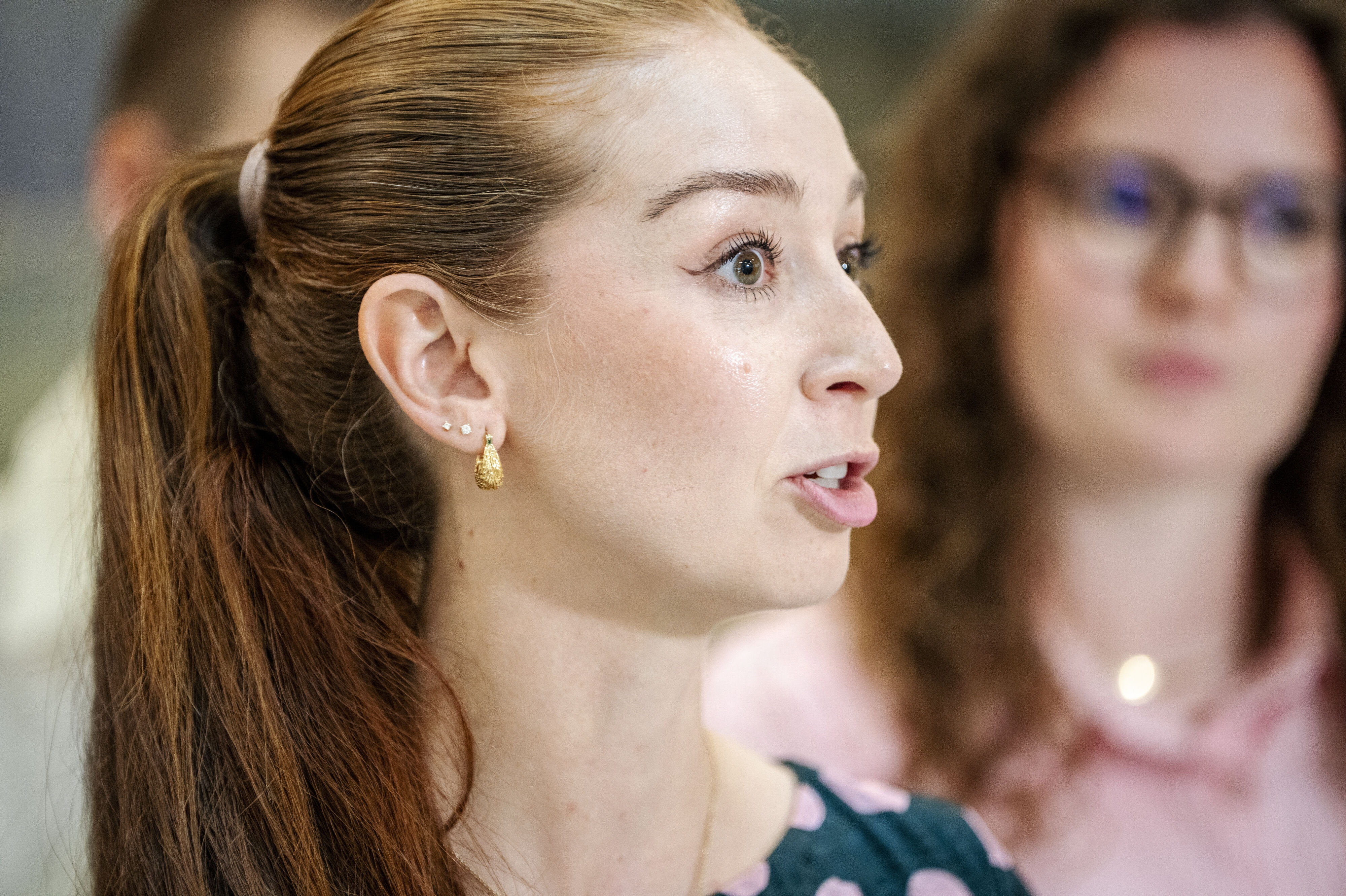 Klima-, energi- og forsyningsminister Samira Nawa (R) vil gerne stimulere yderligere fjernvarmeudrulning. (Arkivfoto).