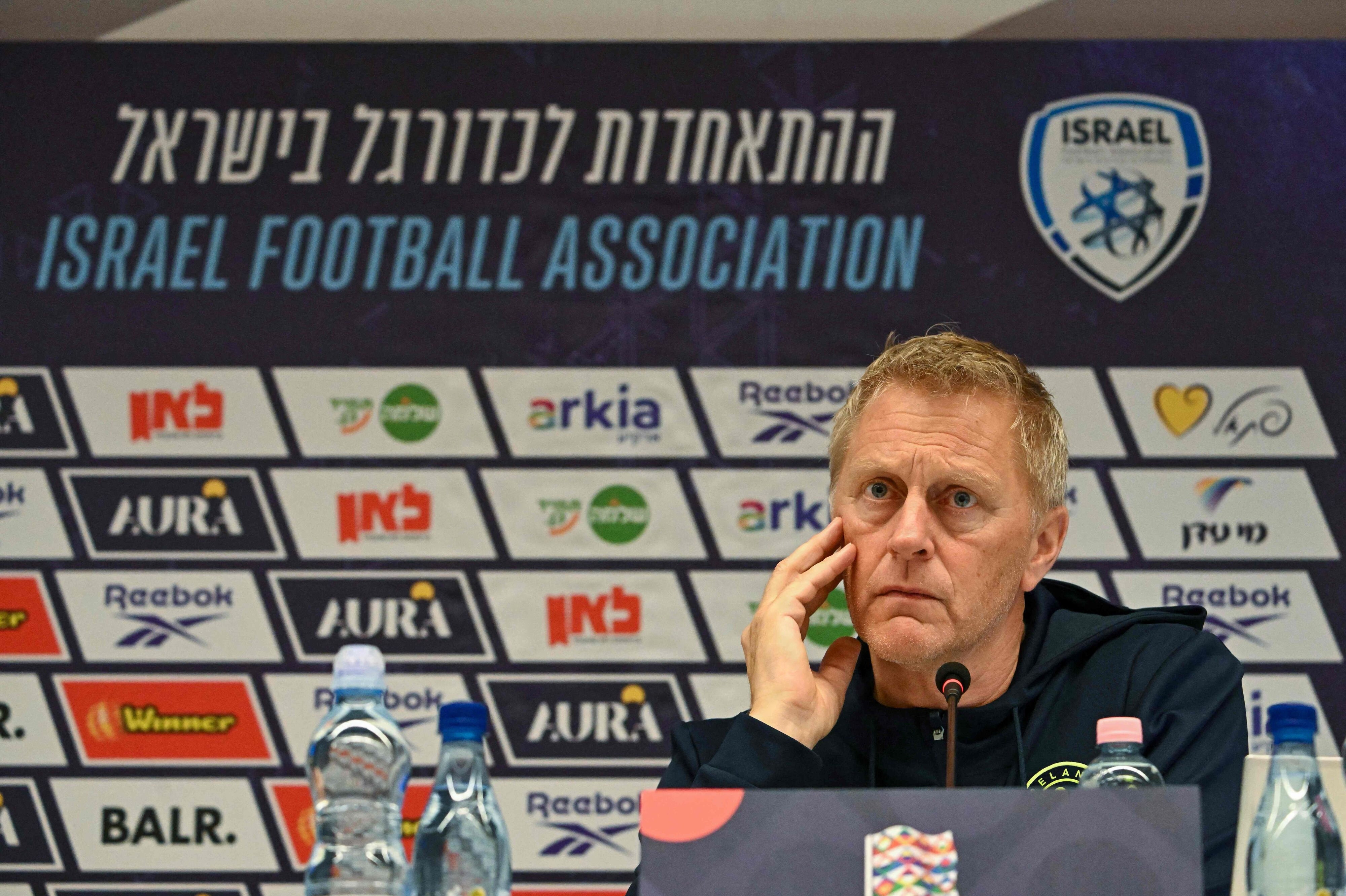 Irlands landstræner, Heimir Hallgrimsson, ses her under et pressemøde efter det første opgør mod Israel. Før returkampen blev pressemødet afbrudt efter spørgsmål fra israelske journalister. (Arkivfoto).