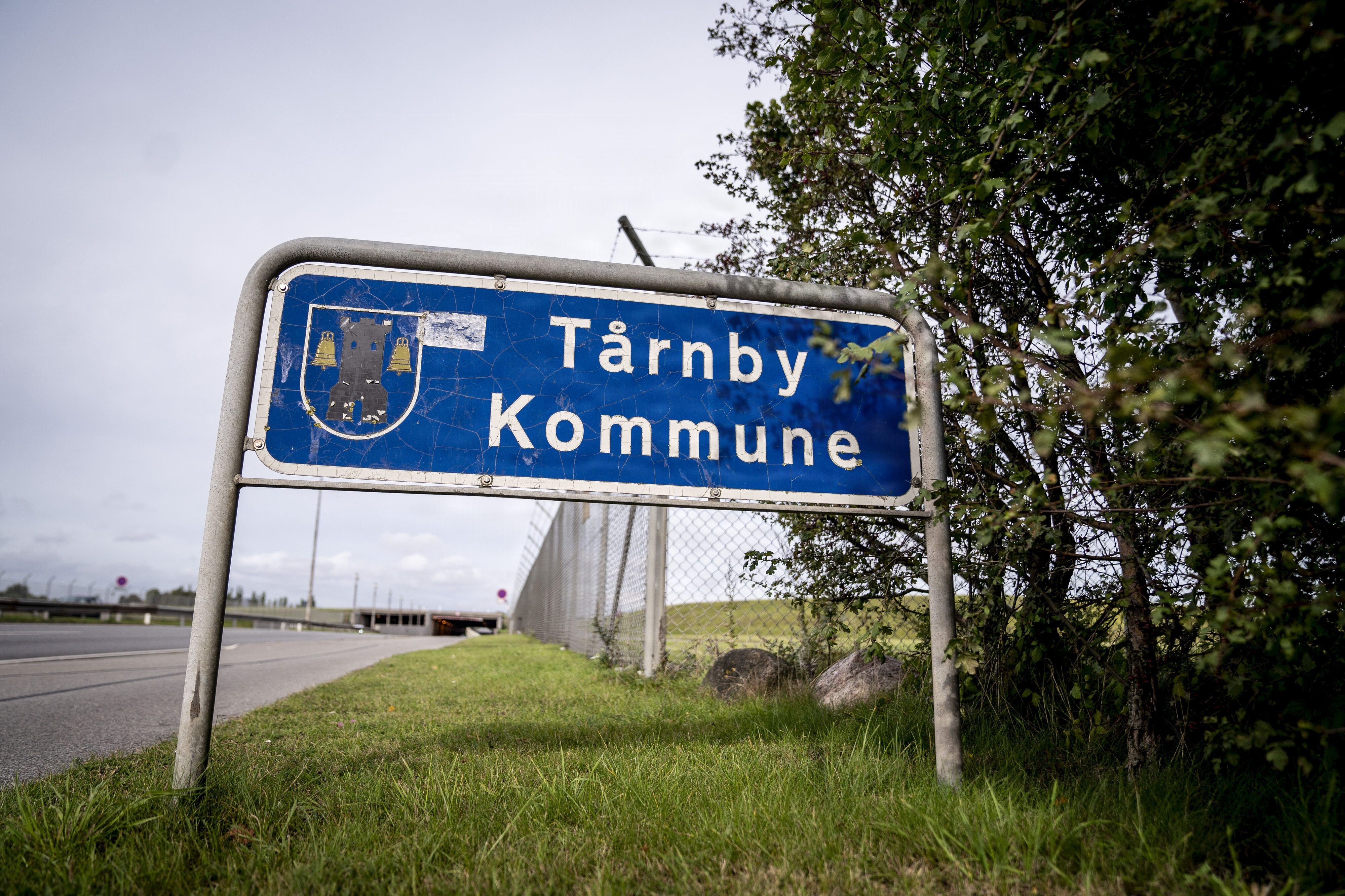 En byrådspolitiker fra Tårnby Kommune er tiltalt for brud på tavshedspligten ved at videregive fortrolige oplysninger fra et udvalgsmøde. Anklagemyndigheden kræver hende idømt en fængselsstraf. (Arkivfoto).