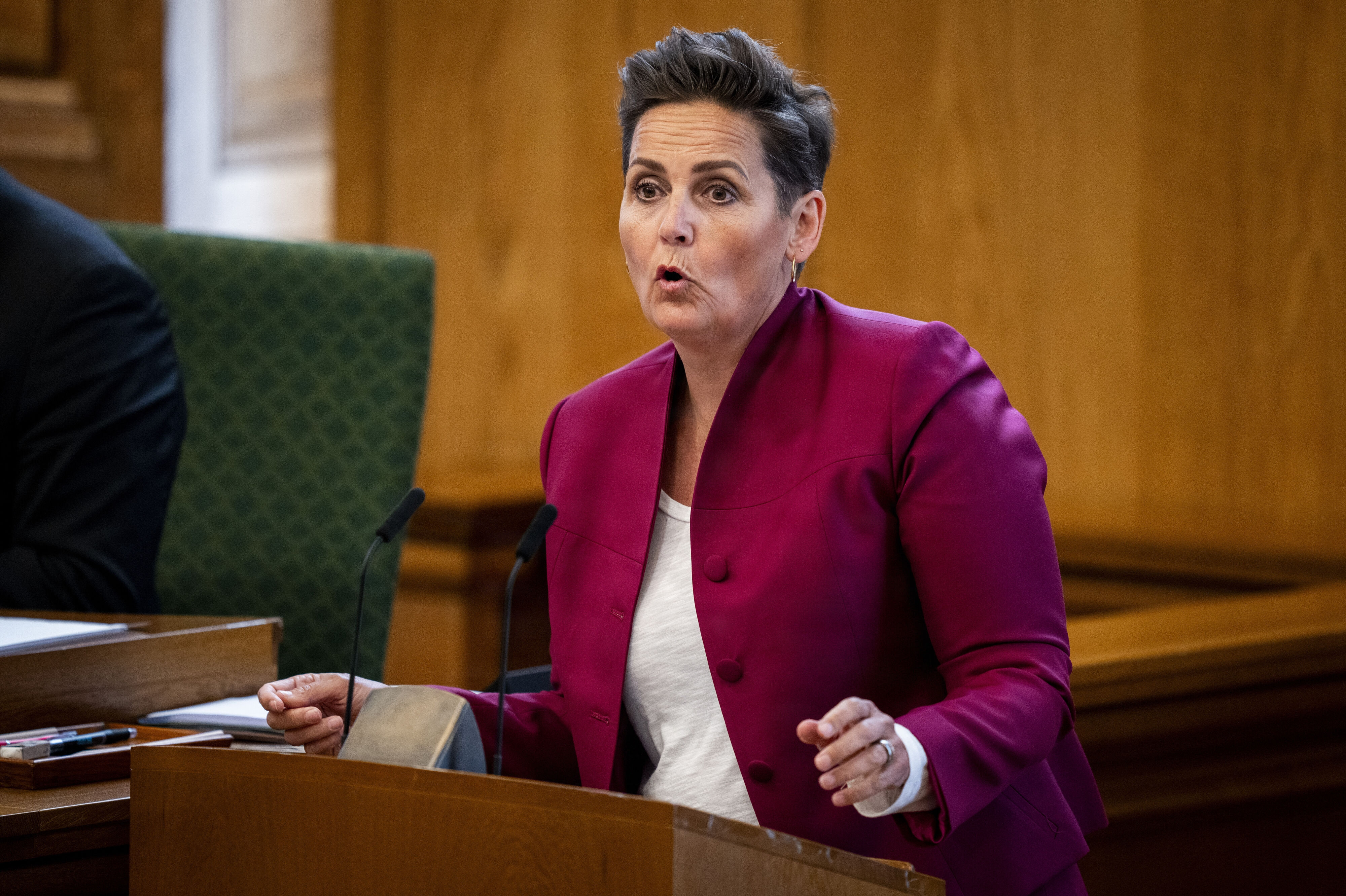 Økonomi- og indenrigsminister Pia Olsen Dyhr (SF) vil med 680 millioner kroner gøre gøre livet bedre for folk med demens og deres pårørende. (Arkivfoto).