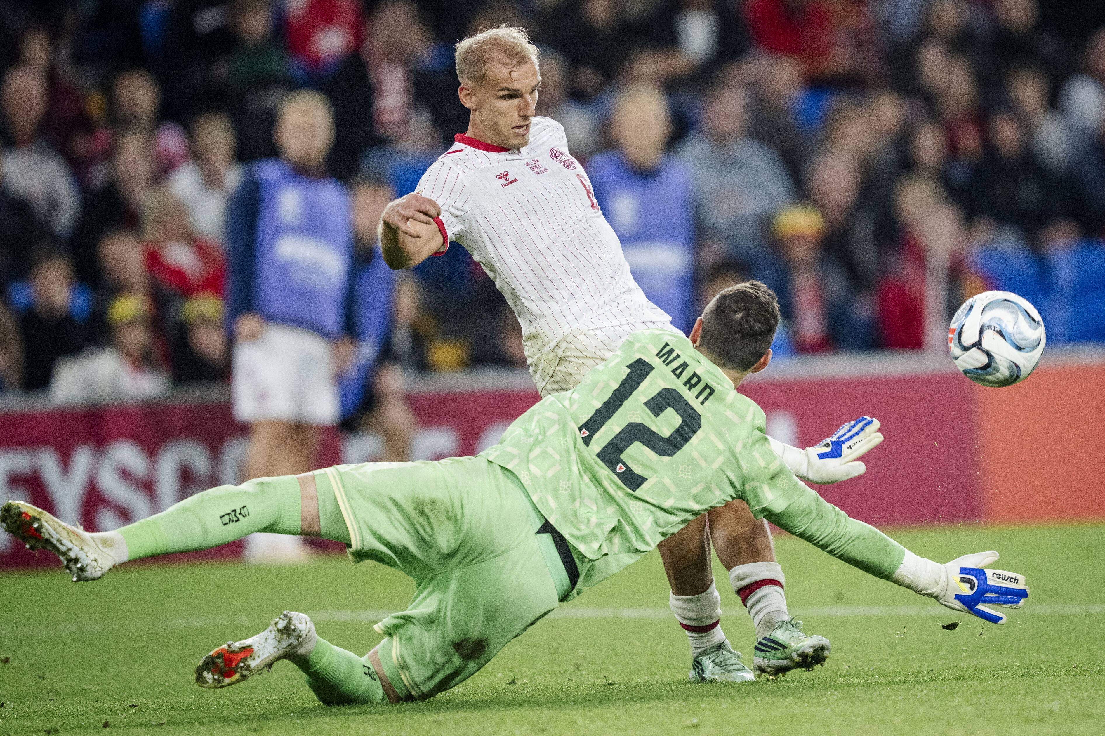 Wales-keeper Danny Ward begik straffespark mod Gustav Isaksen i anden halvleg, og det blev det afgørende moment, der endte med at sikre Danmark en 1-0-sejr.