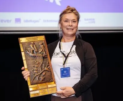 Anette Borg fra Slagelse Musikhus og Badeanstalten modtager pris af Dansk Live