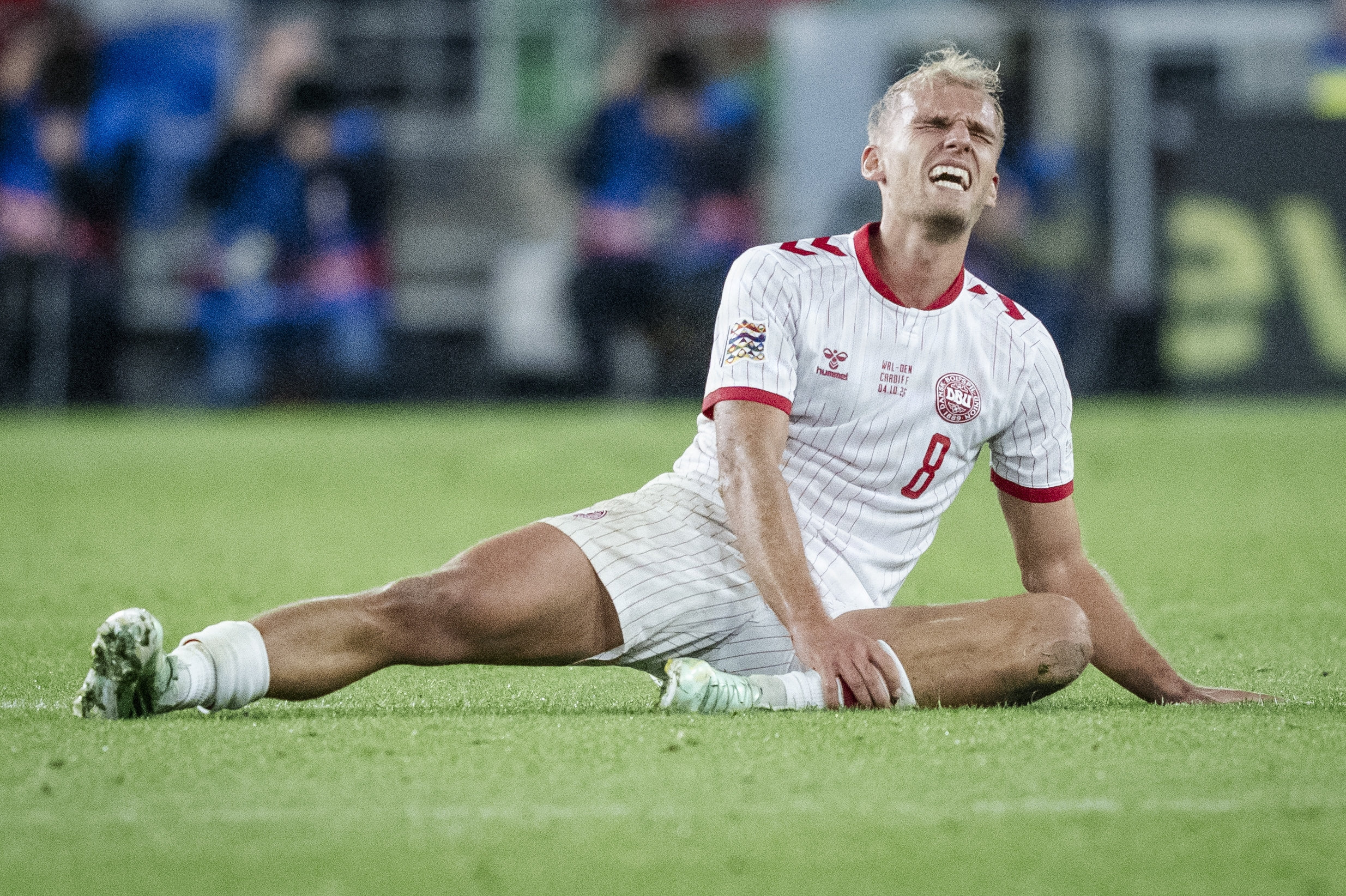Gustav Isaksen var presset fysisk under Danmarks kamp mod Wales. Han siger efterfølgende, at kampprogrammet har været voldsomt.