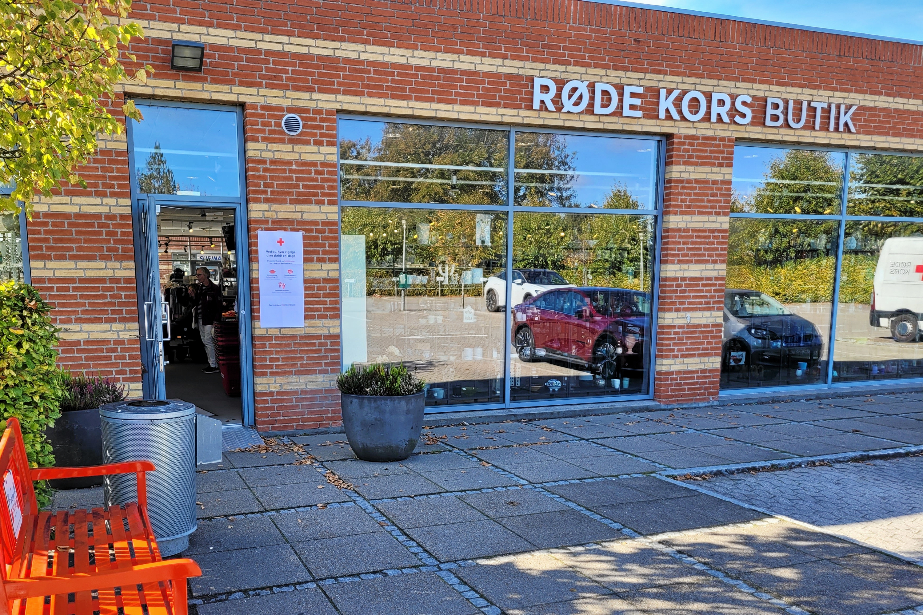 Røde Kors i Hørsholm havde søndag 50 indsamlere ude med raslebøsserne. En af dem måtte desværre stoppe undervejs efter et sammenstød med en hund.