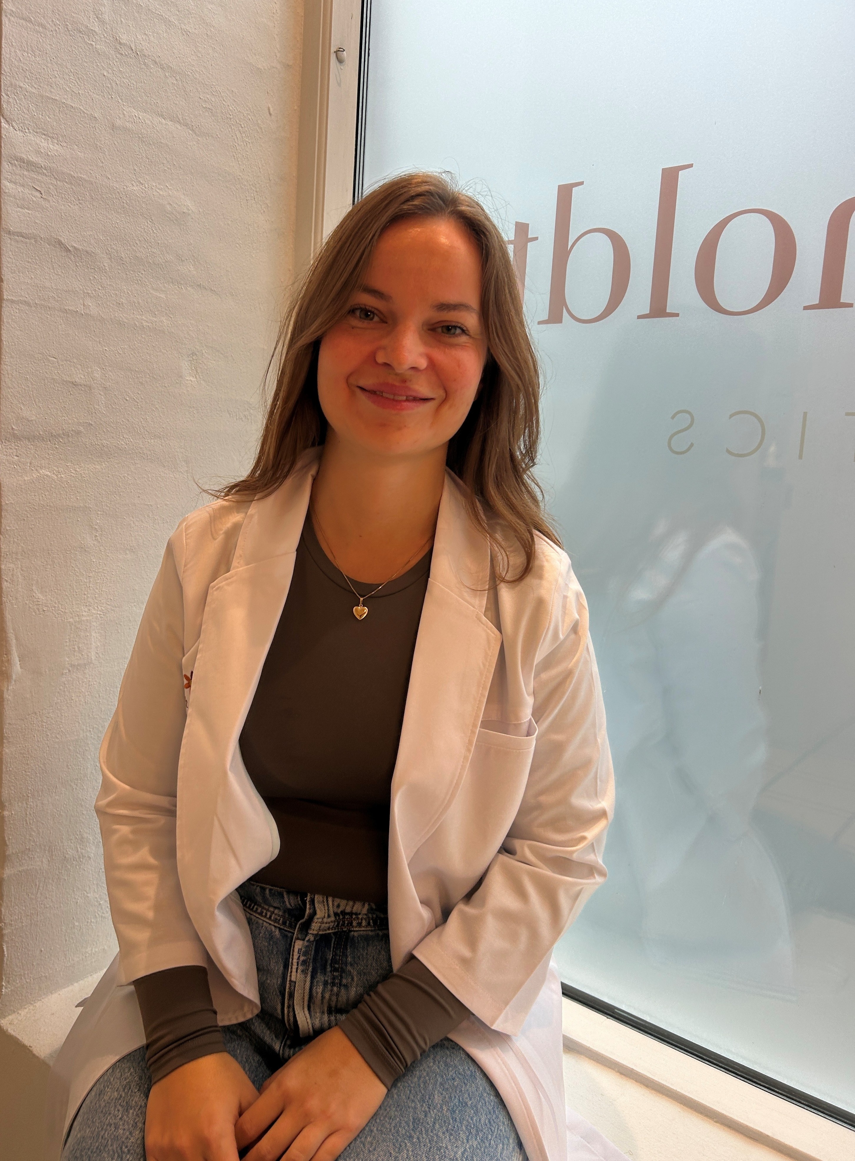 - For mig handler det ikke om at ændre et ansigt mest muligt. Jeg vil hellere lave lidt og bevare de naturlige træk, siger Cathrine Arnholdt Pedersen.