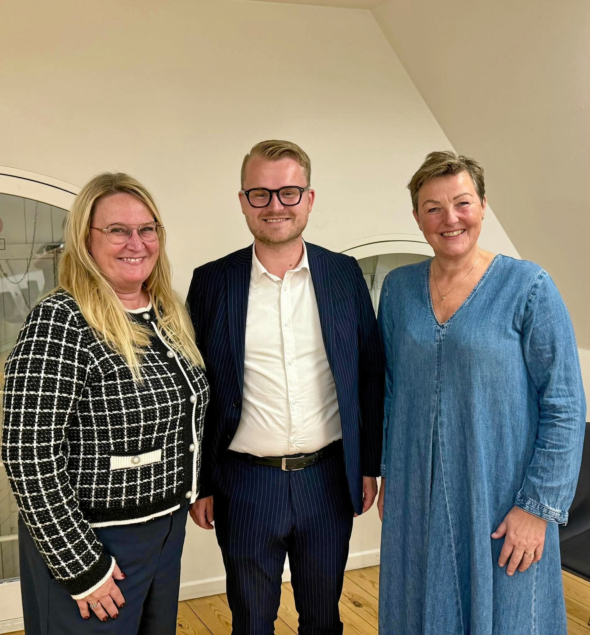 Jeanette Hassel, formand for Det Konservative Folkeparti i Frederikssund, Frederik Germann og Marianne Ansbøl, formand for Det Konservative Folkeparti i Halsnæs.