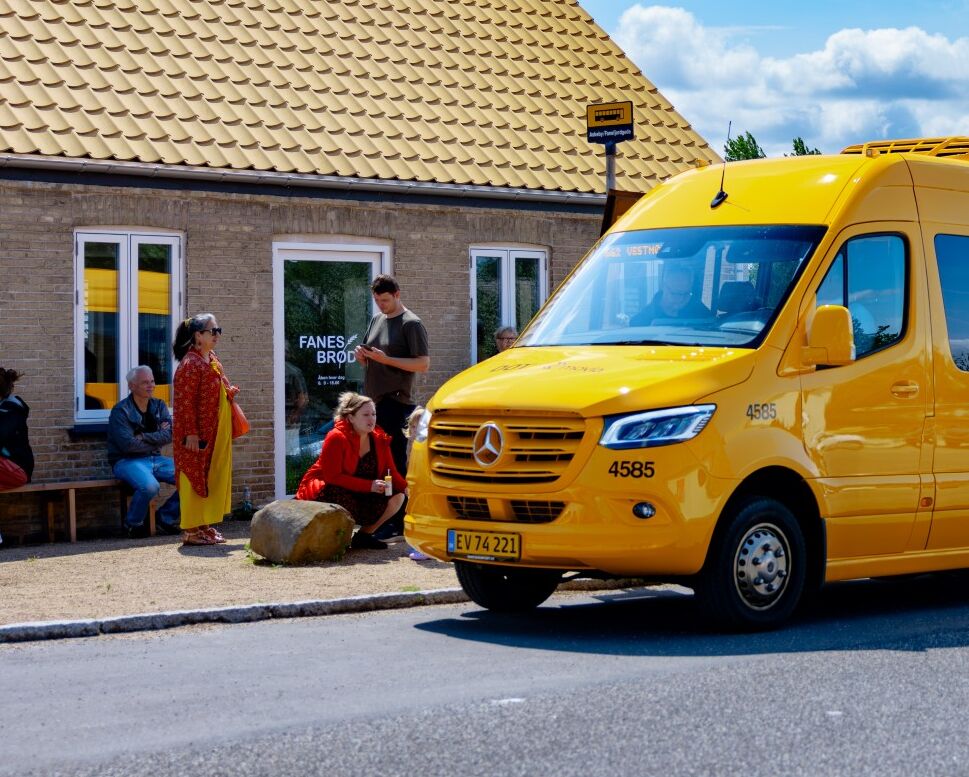 Nærbussen kører nu endnu flere steder på Vestmøn, og endnu en udvidelse er på vej.