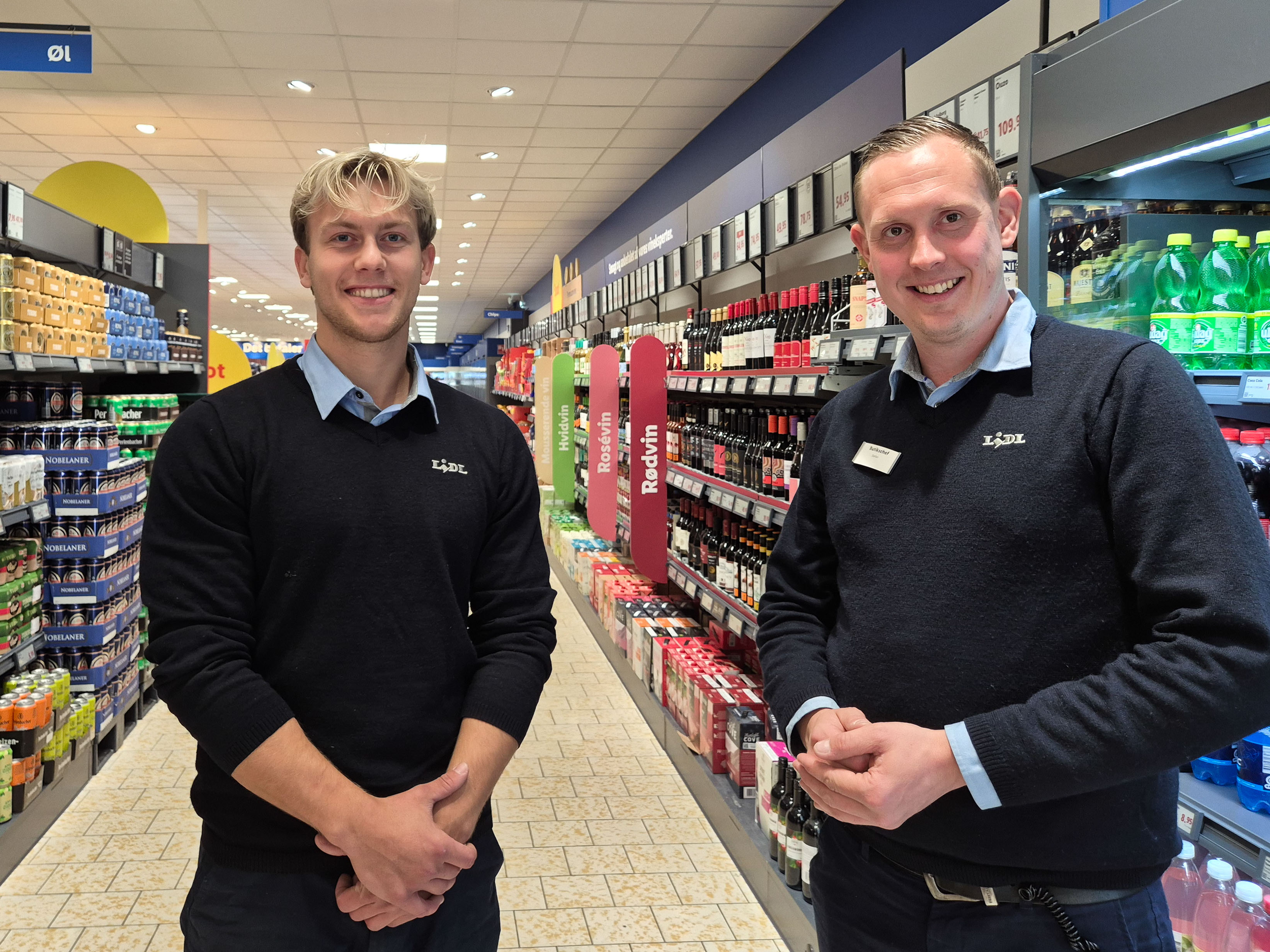 Souschef William Egholm og utikschef Stefan Jensby glæder sig over, at der er blevet mere luft i butikken.