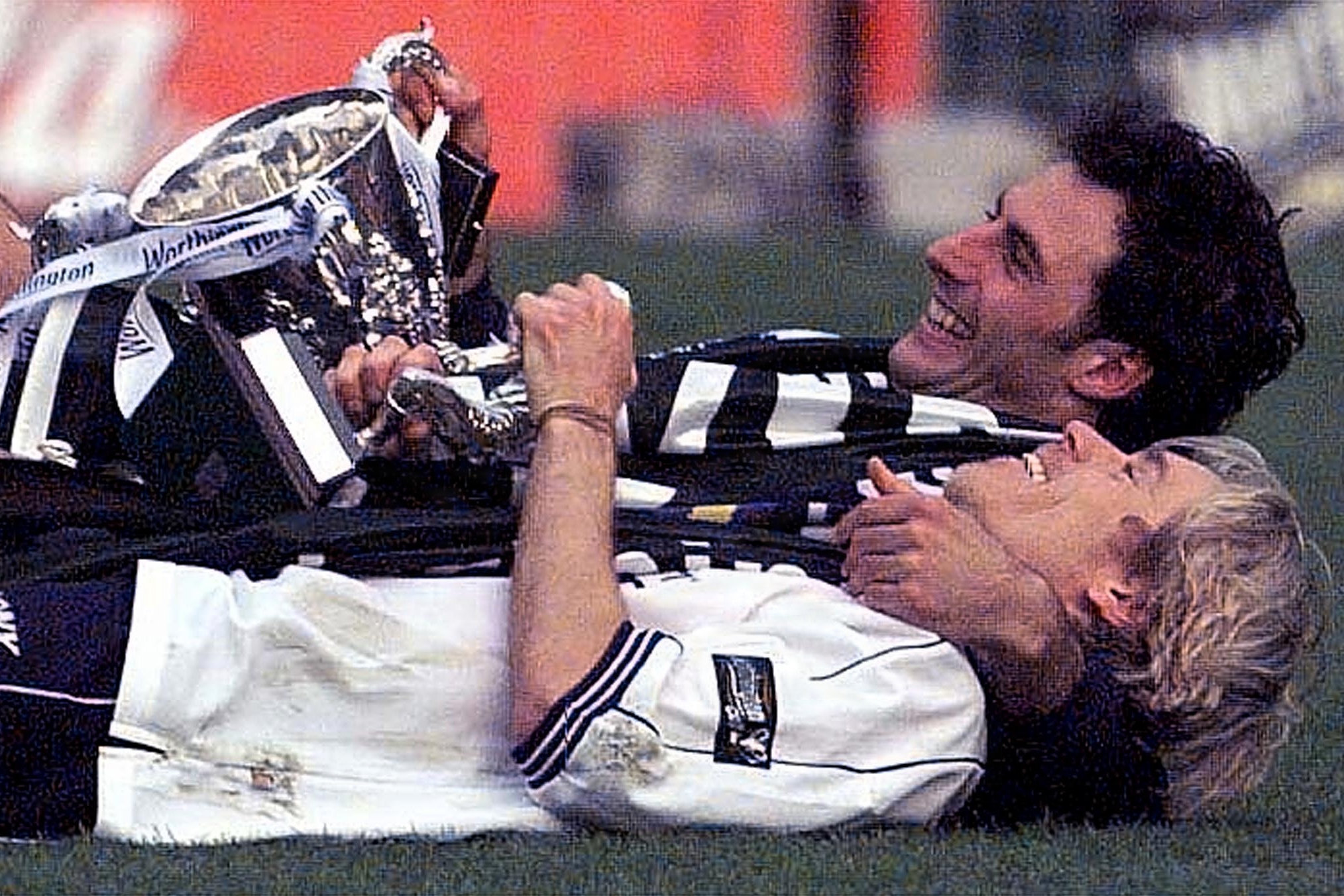 Ramon Vega (øverst i billedet) spillede sammen med Allan Nielsen i Tottenham, som i 1999 vandt den engelske Liga Cup med en finalesejr på 1-0 over Leicester på Wembley. Målet blev scoret af Allan Nielsen. (Arkivfoto).