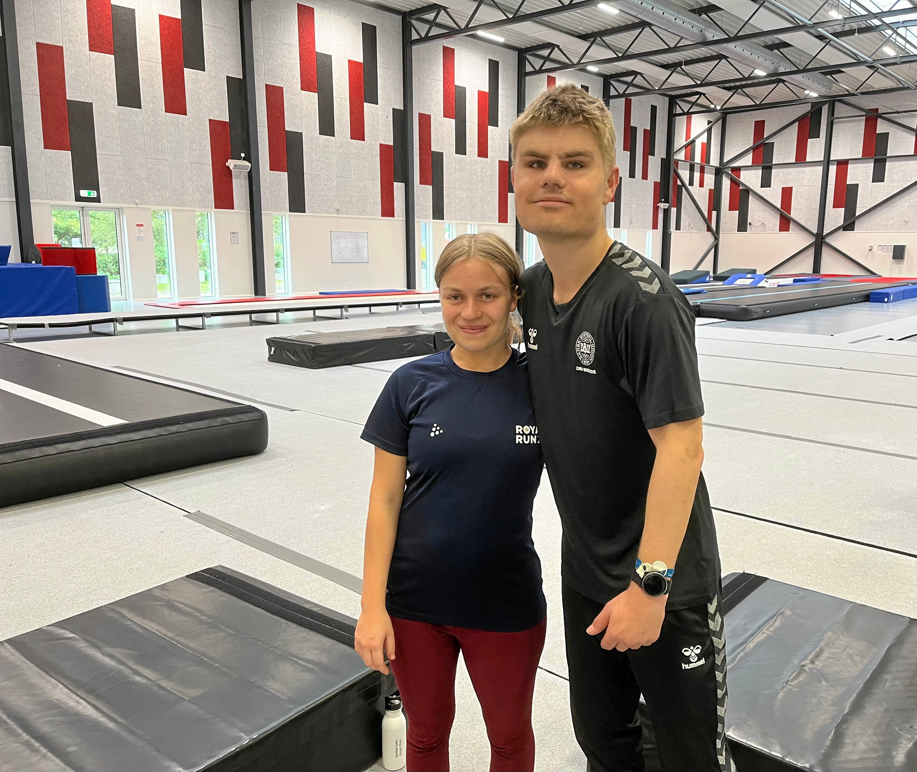Mathilde og Frederik bor begge i unge-opgangsfællesskabet Henrik Nielsens Vej i den vestlige del af Roskilde og beskriver initiativet som "megafedt".