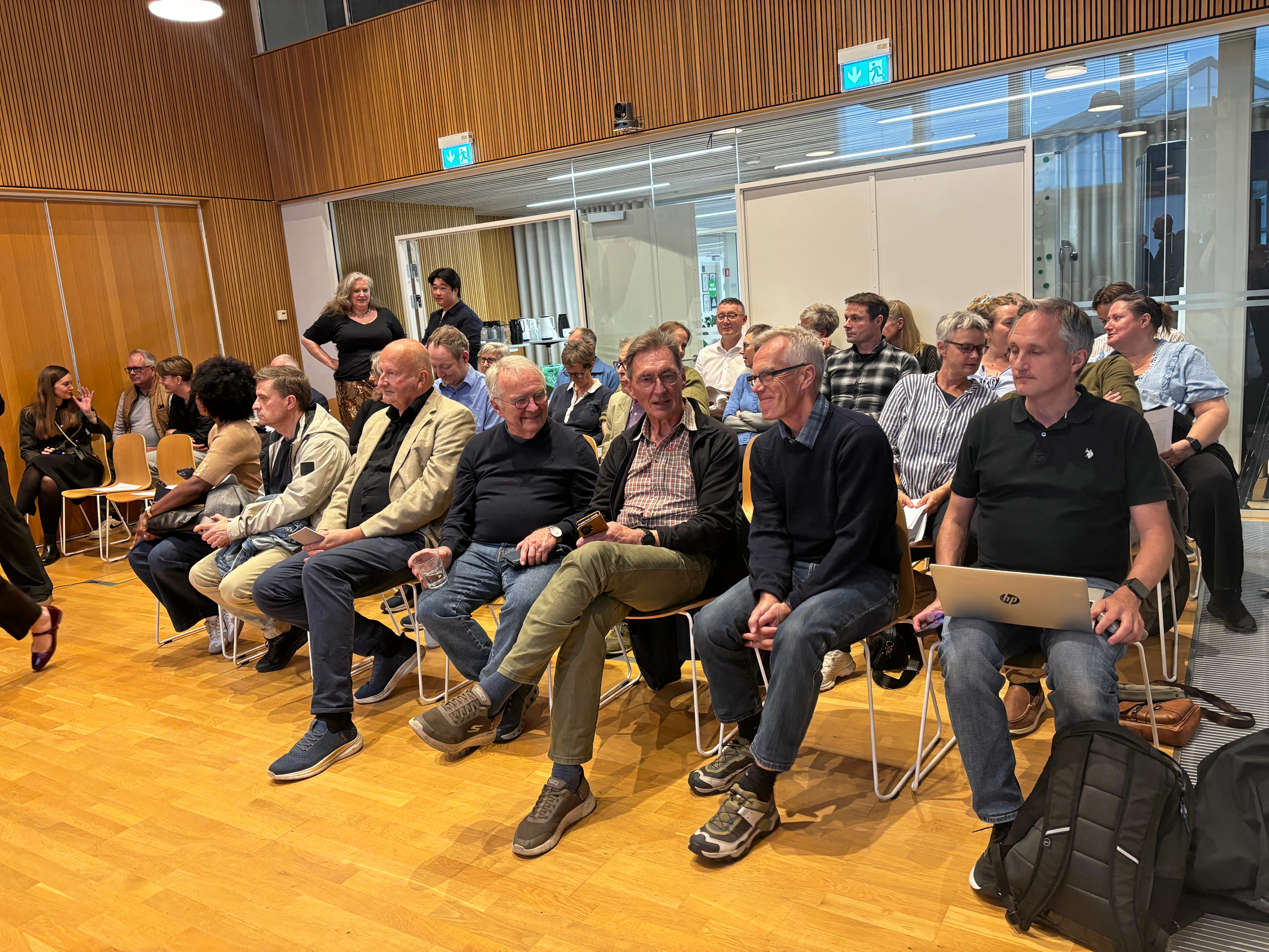 Alle stole i byrådssalen var optaget, da der onsdag aften var andenbehandling og vedtagelse af budget 2027-2028 i Furesø på dagsordenen.