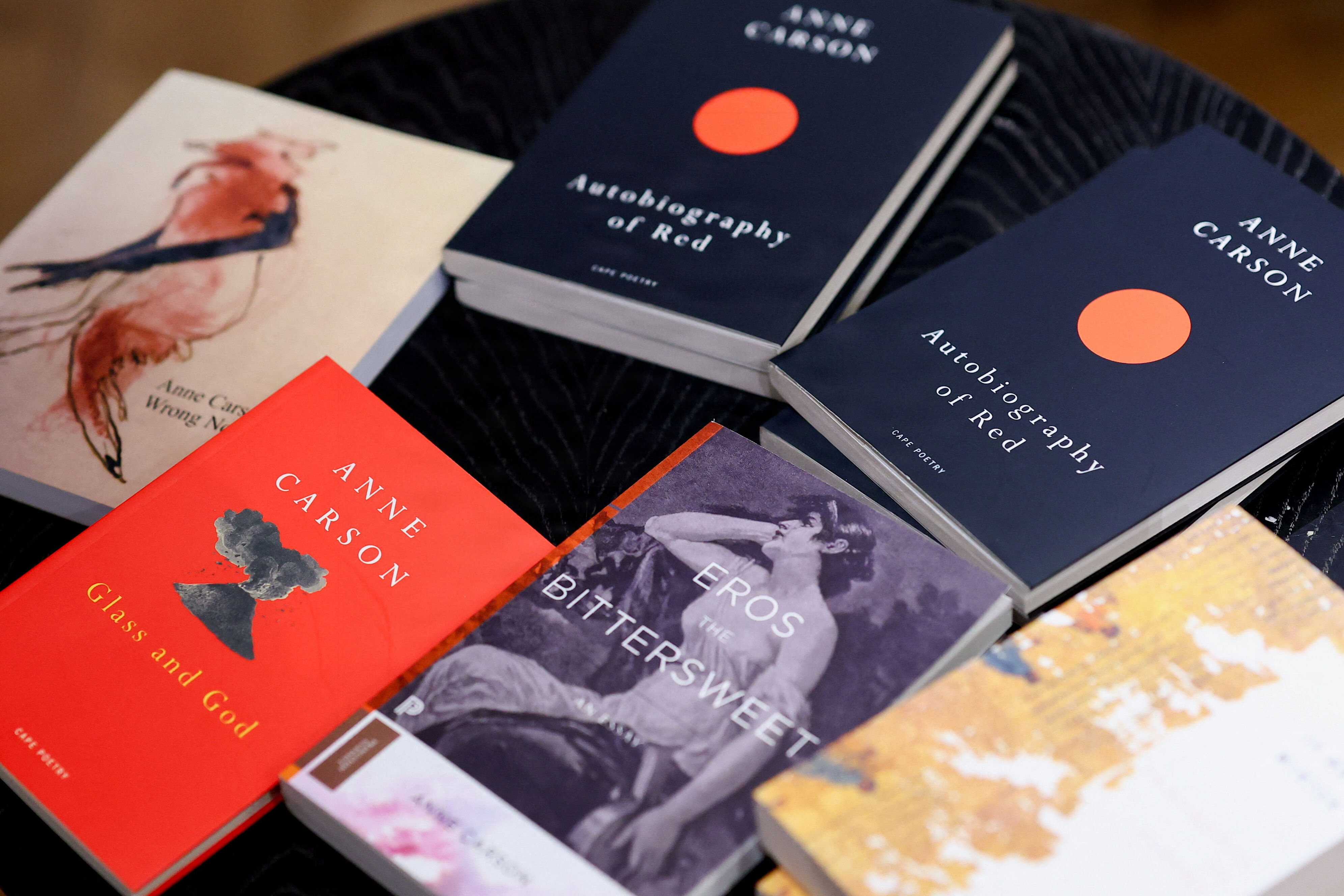 Canadiske Anne Carson modtager Nobelprisen i litteratur for dristigt forfatterskab, lyder det i begrundelsen fra Nobelkomitéen.