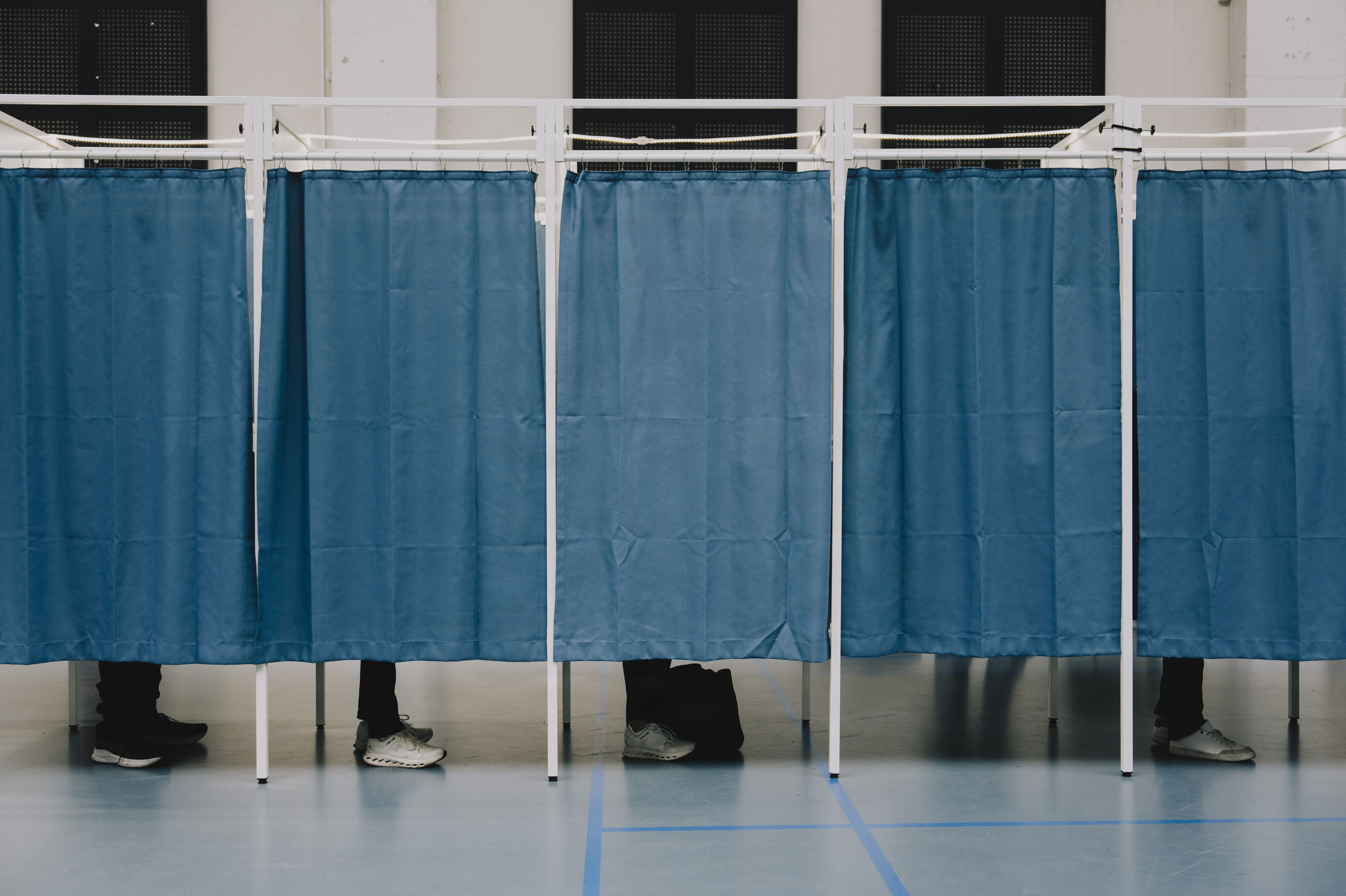 Da der den 24. marts var valg til Folketinget, tilbød en kunstner at give et kunstværk i bytte for en stemme på partiet Enhedslisten. Politiet har sigtet flere i sagen, hvor i alt syv nu er sigtet. (Arkivfoto).