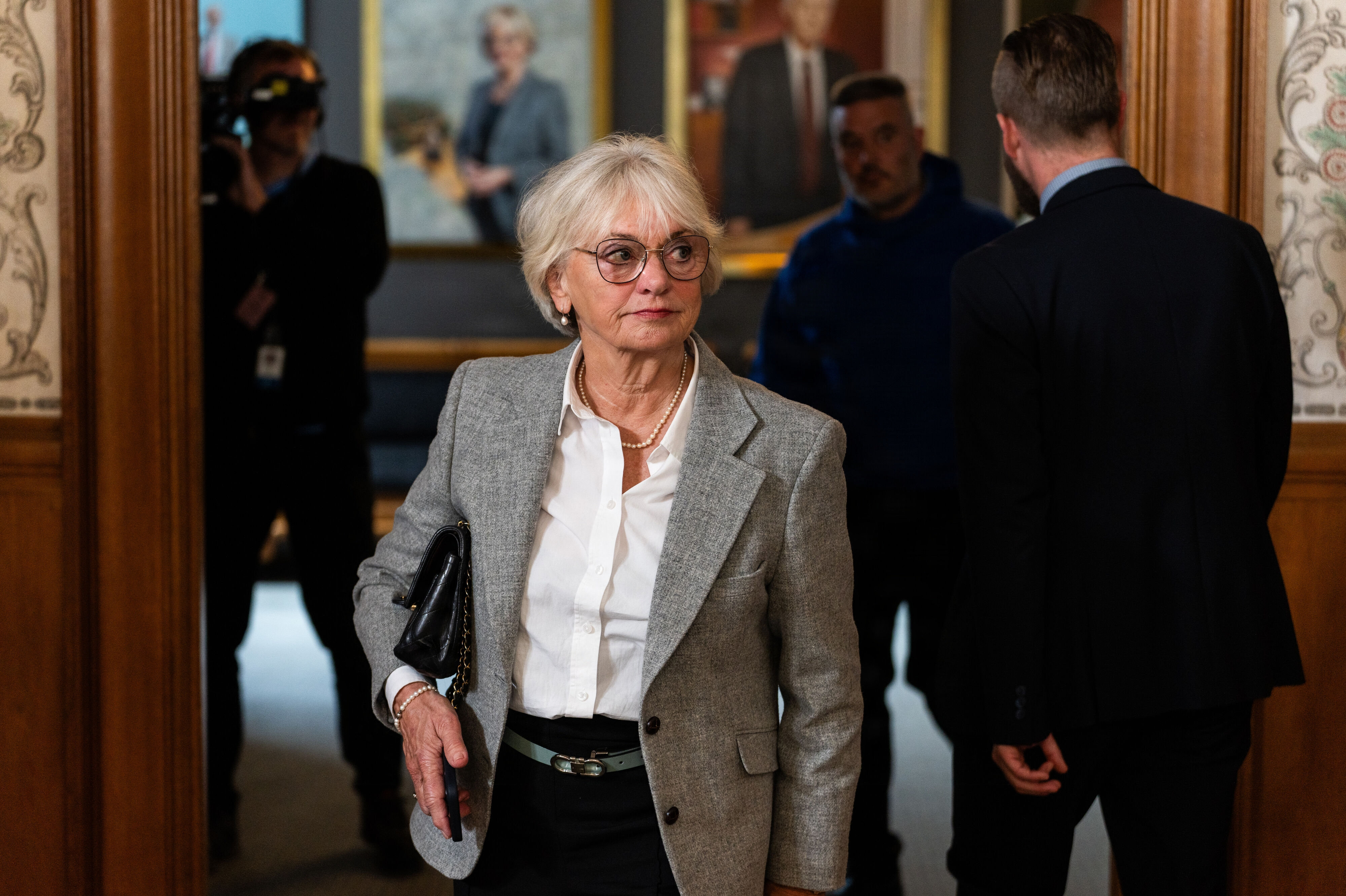 Pia Kjærsgaard afviser at have gjort noget forkert under optagelserne af den nye sæson af "Højskolen" på trods af, at influenceren Afrah al-Abouri har anmeldt hende for vold.