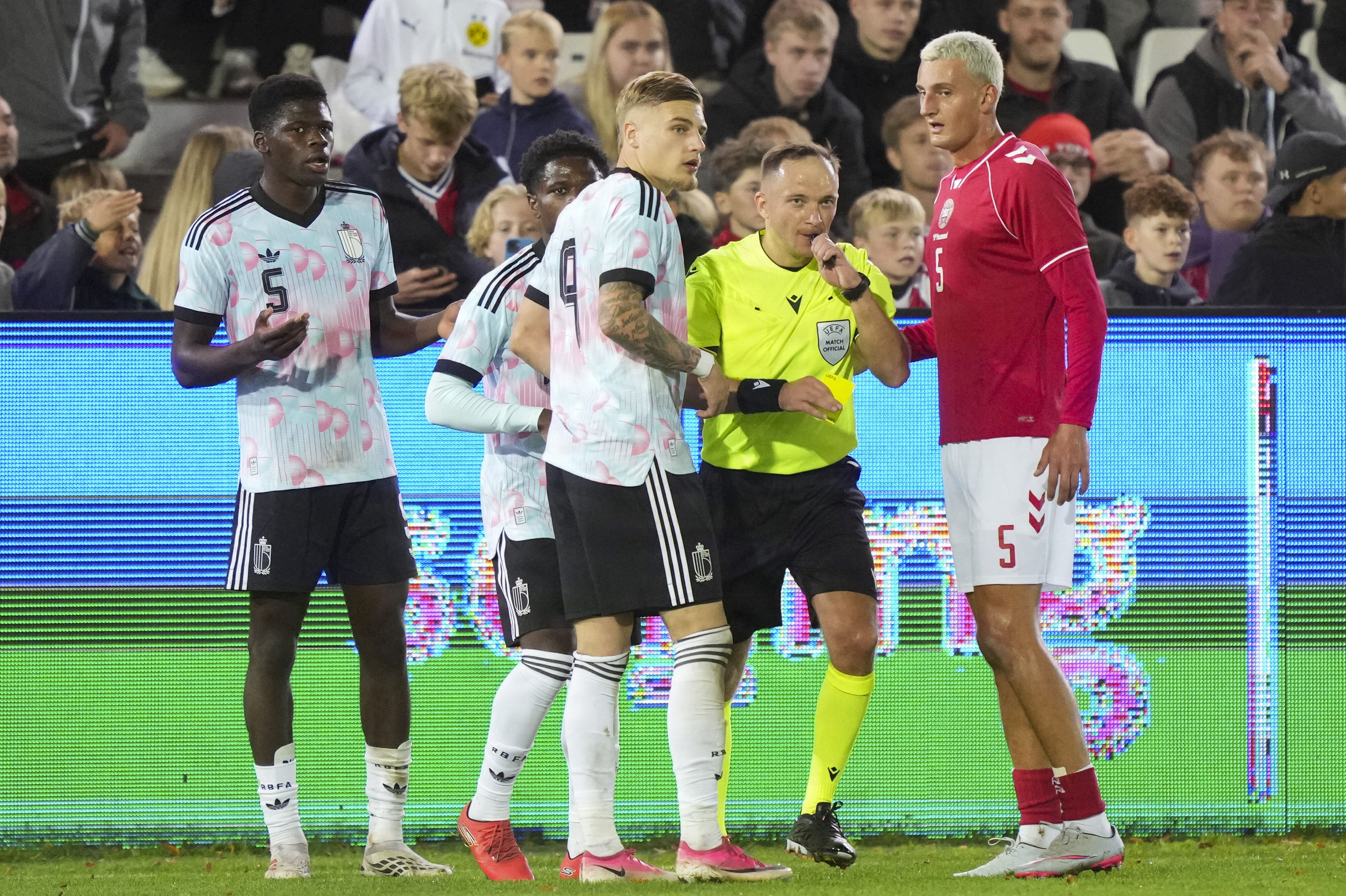 Silas Andersen og resten af det danske U21-landshold missede chancen for en direkte EM-billet, da man i sidste kvalifikationskamp spillede 0-0 mod Belgien.