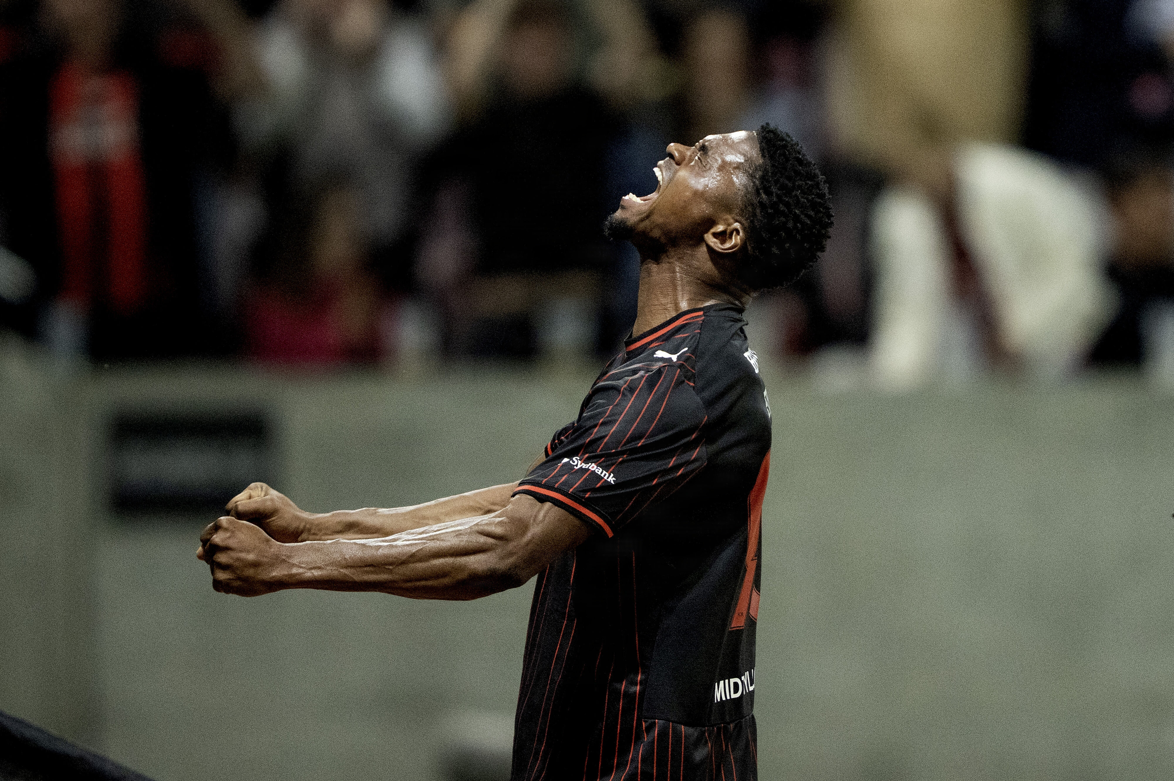FC Midtjyllands angriber Friday Etim glæder sig over sin udligning mod FC Nordsjælland i september. (Arkivfoto).
