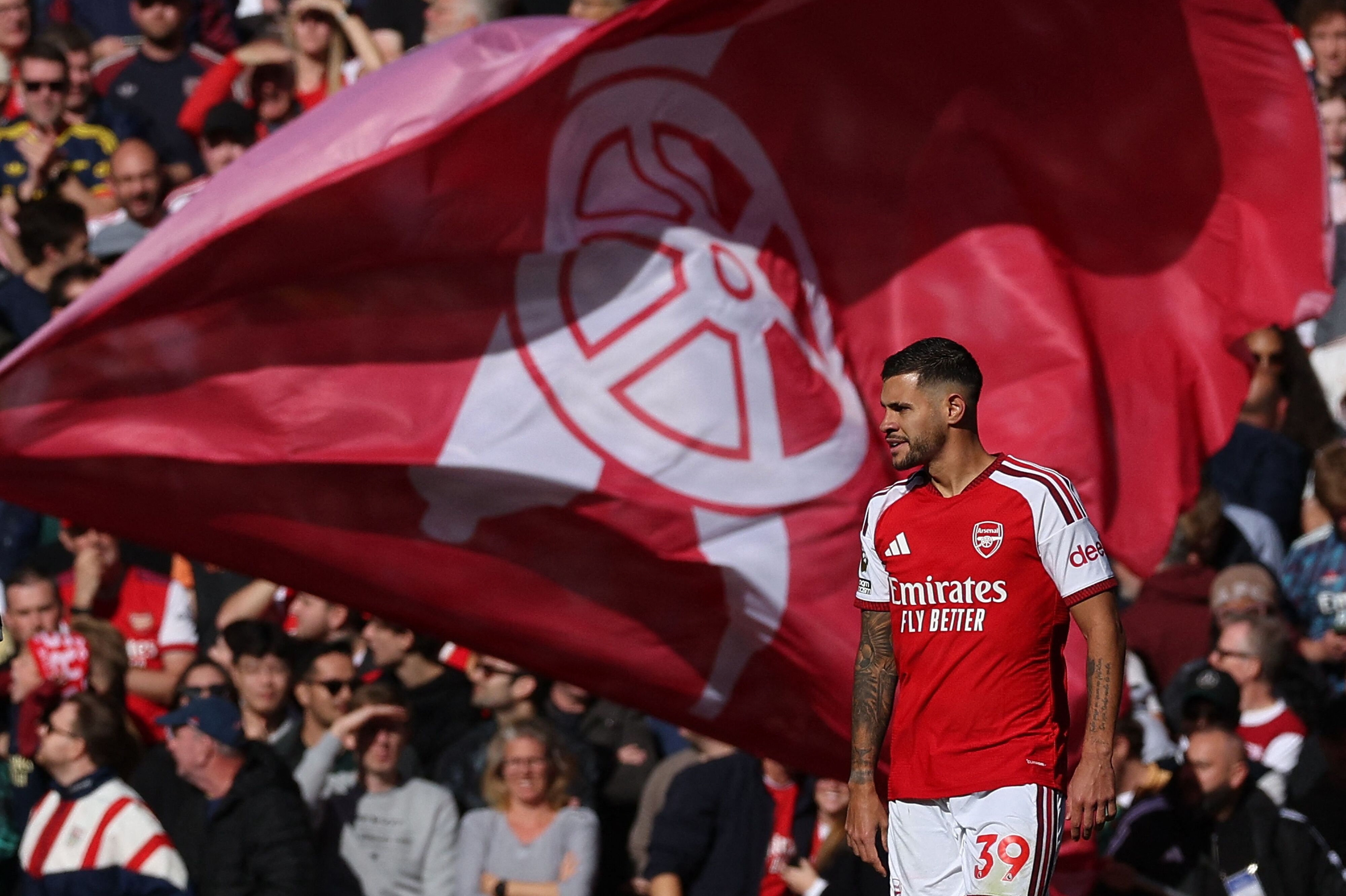 Arsenals Bruno Guimaraes scorede det afgørende mål, da de engelske mestre slog Leeds på hjemmebane.