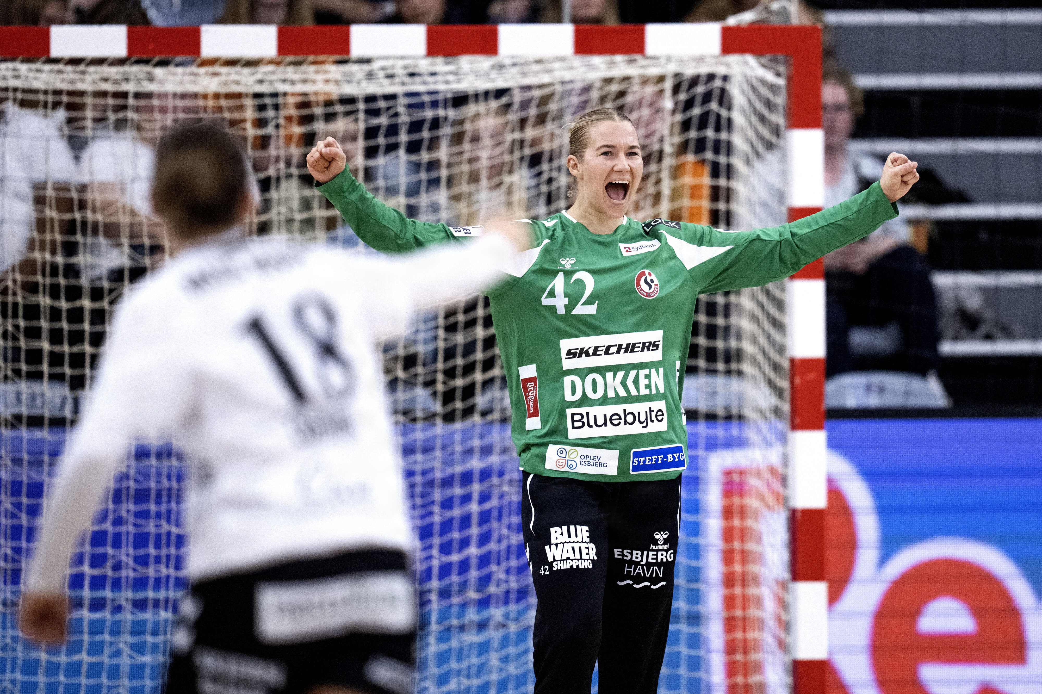 Katharina Filter leverede flere gode redninger for Team Esbjerg, men det var ikke nok til point i søndagens Champions League-kamp i Bukarest. (Arkivfoto).